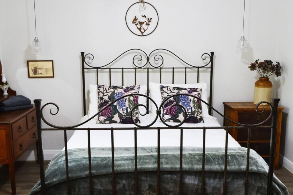 Blackbird Cottage - Stunning views & farm animals