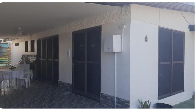 Entire 3 bedroom Fully Furnished House, 6 Guests - main view