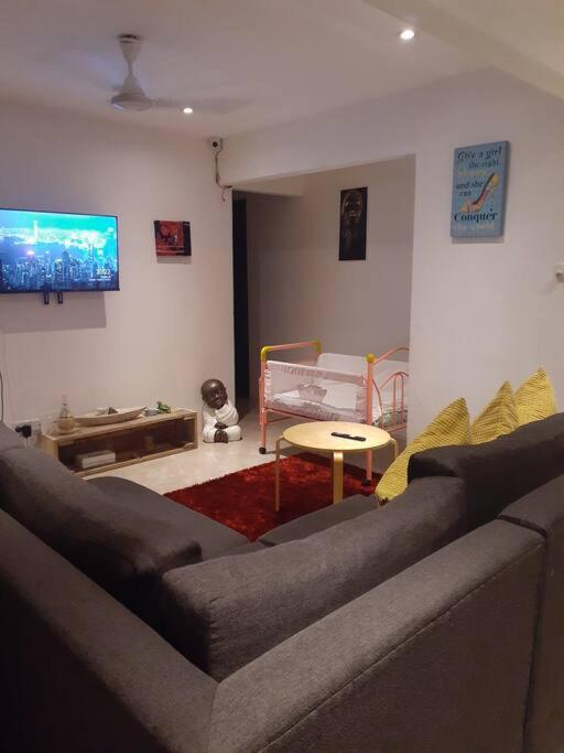 Entire 3 bedroom Fully Furnished House, 6 Guests - view 7