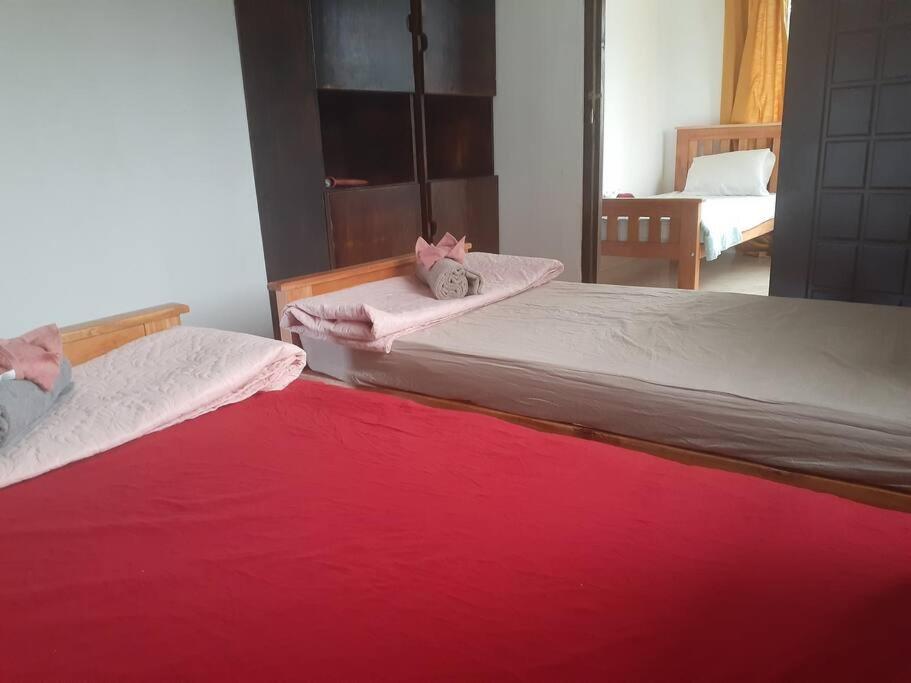 Entire 3 bedroom Fully Furnished House, 6 Guests - view 13