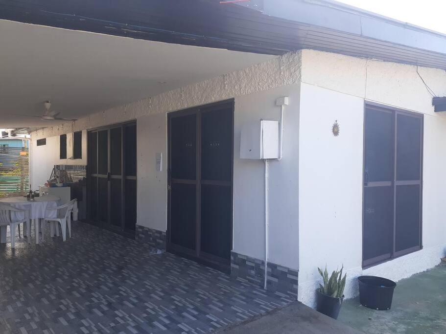 Entire 3 bedroom Fully Furnished House, 6 Guests - view 16