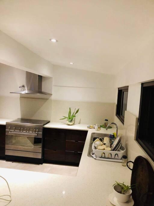 Entire 3 bedroom Fully Furnished House, 6 Guests - view 6