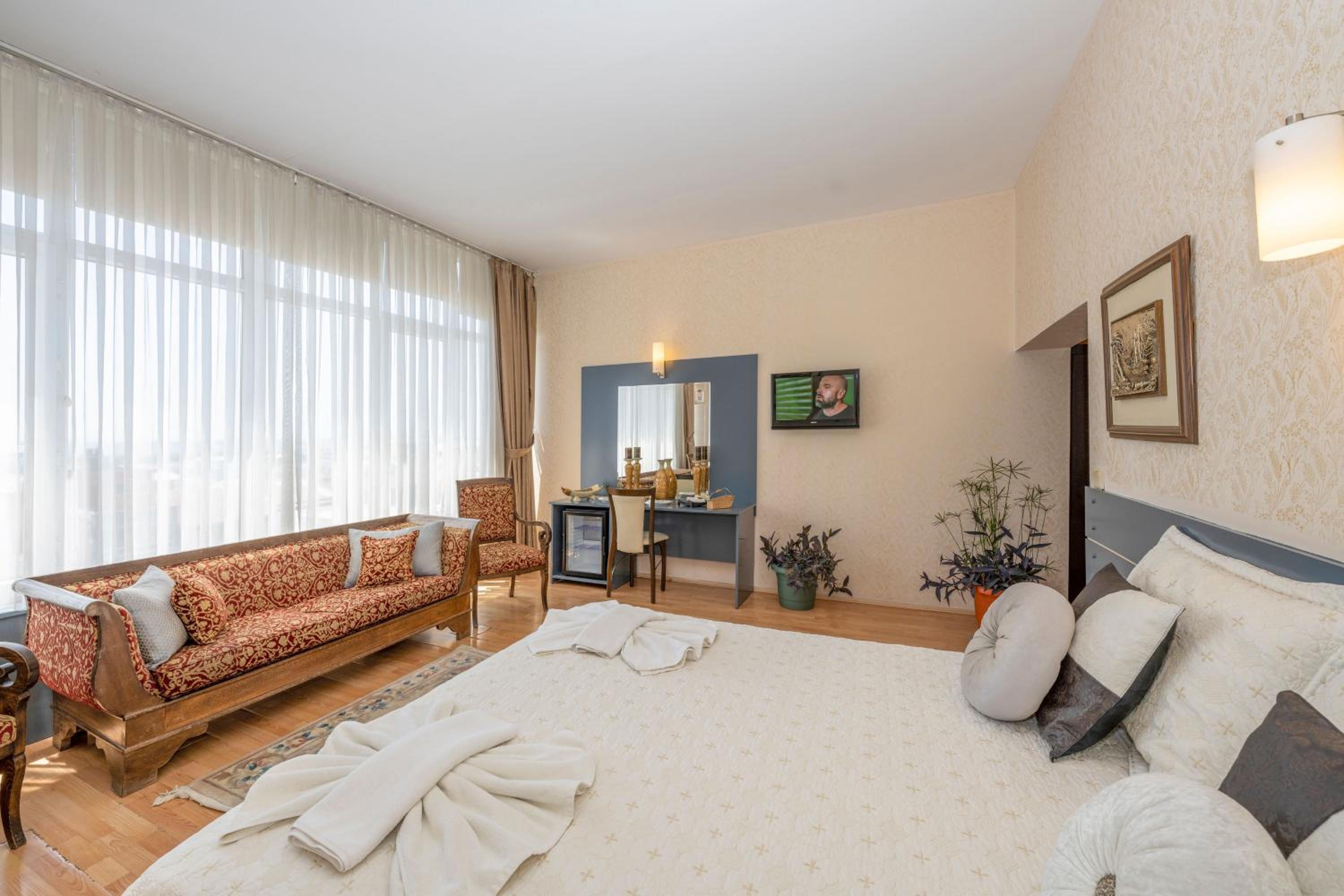 Grand Ons Otel - Image 10