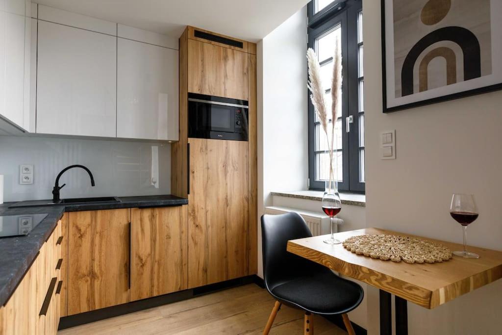 Golden Apartments Wroclaw - Stylish Loft Apartment - Great Location &Jana Pawła33