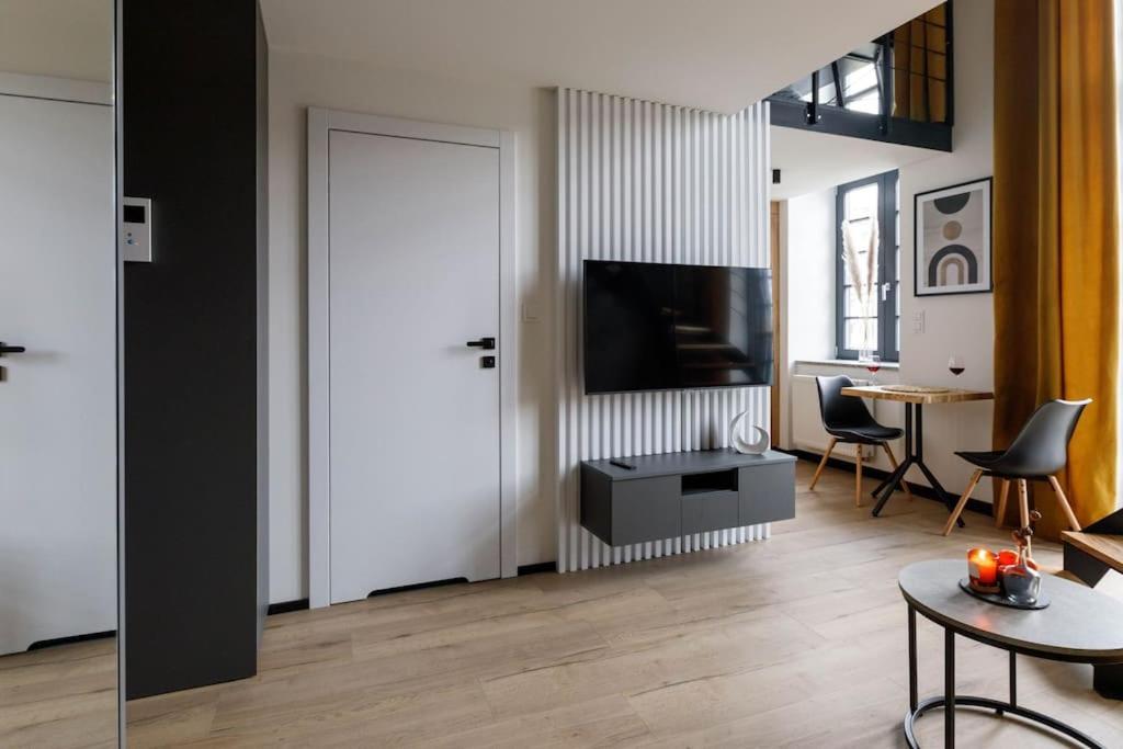 Golden Apartments Wroclaw - Stylish Loft Apartment - Great Location &Jana Pawła33