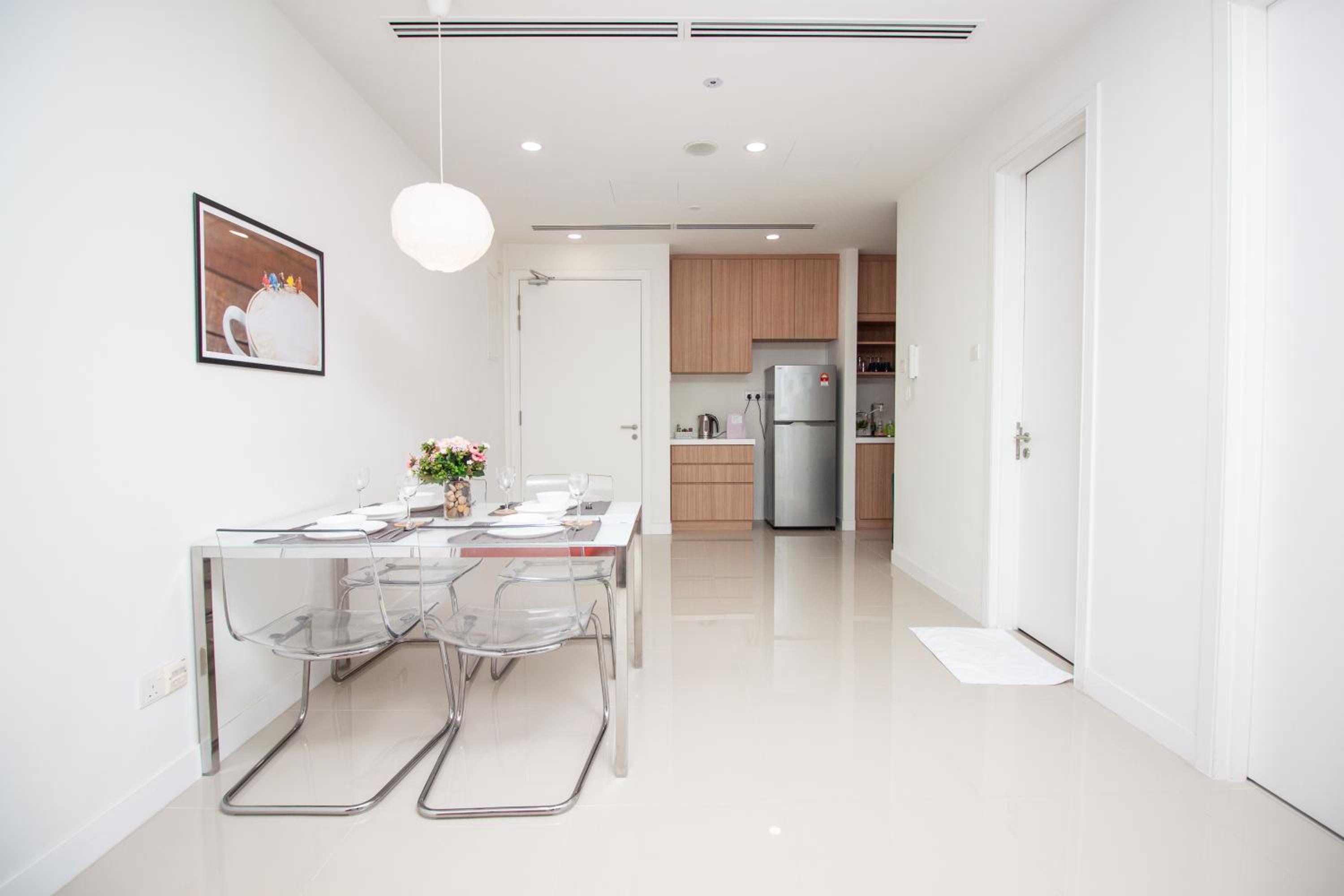 Binjai 8 by Plush