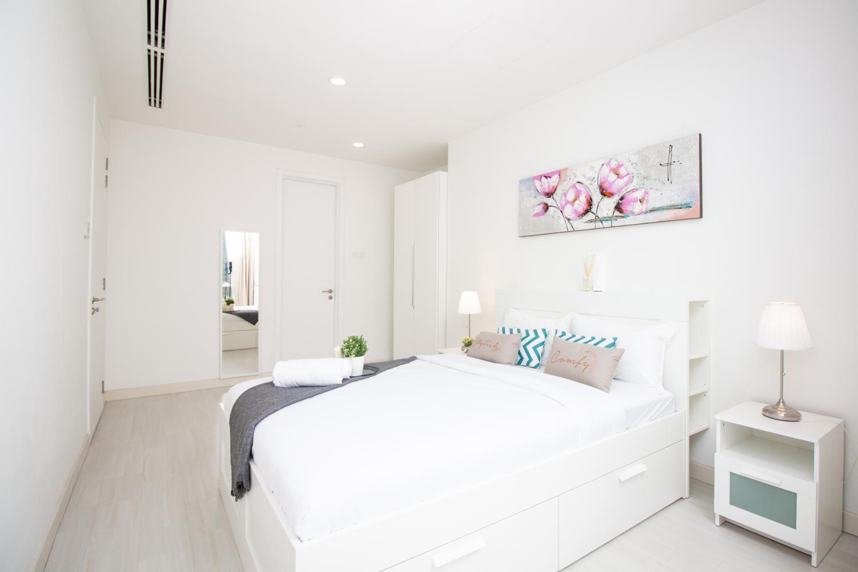 Binjai 8 by Plush