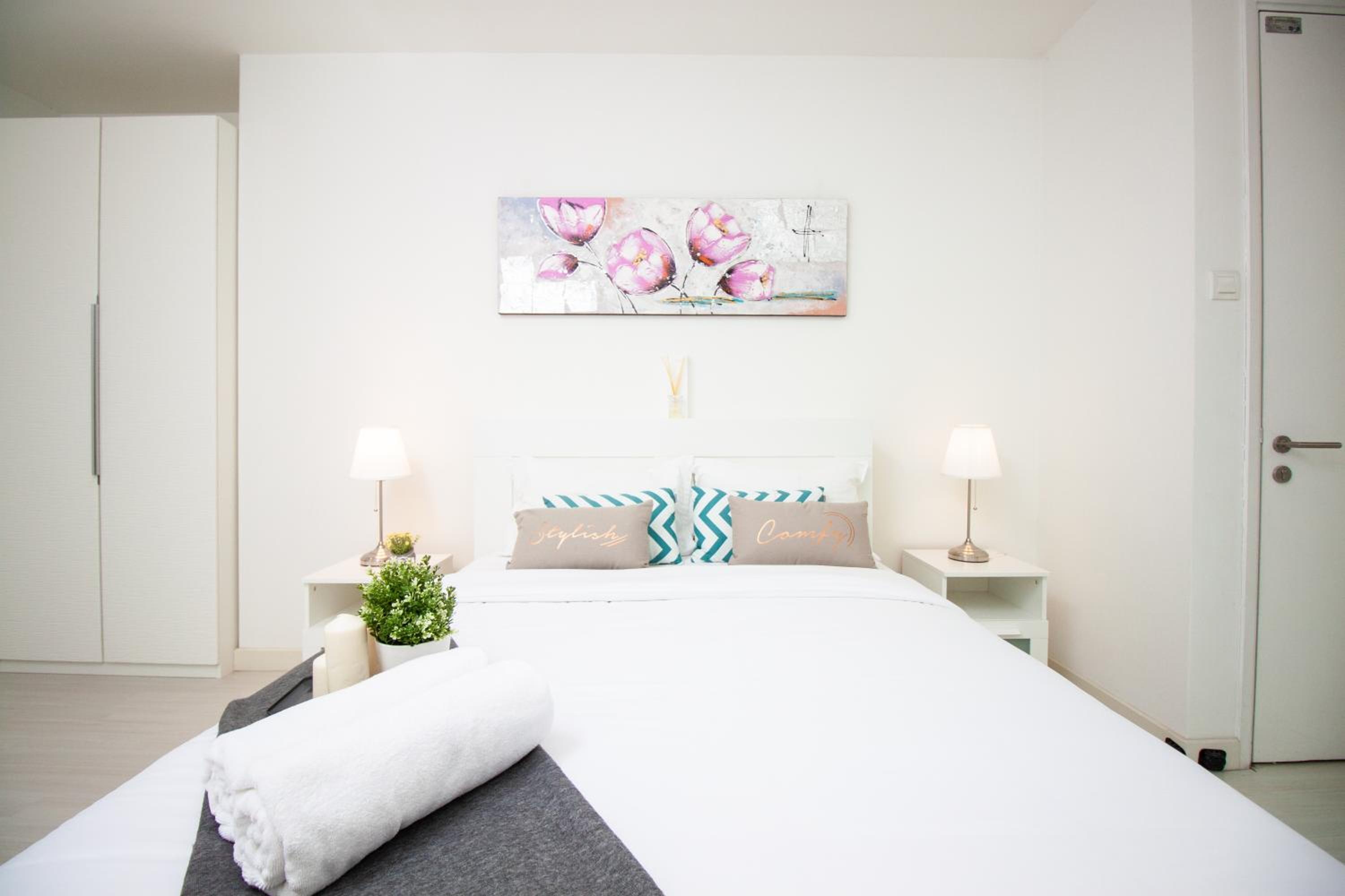 Binjai 8 by Plush