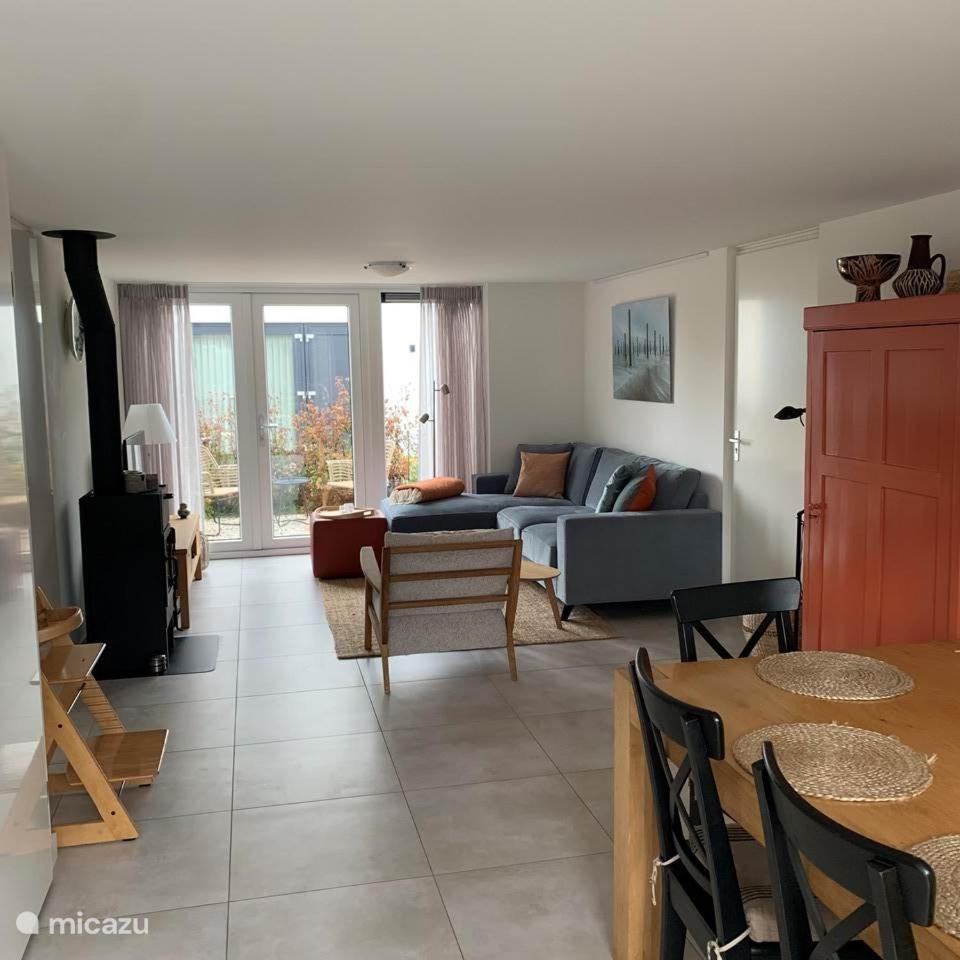 Bungalow 60 op Recreatiepark De Wielen view 2