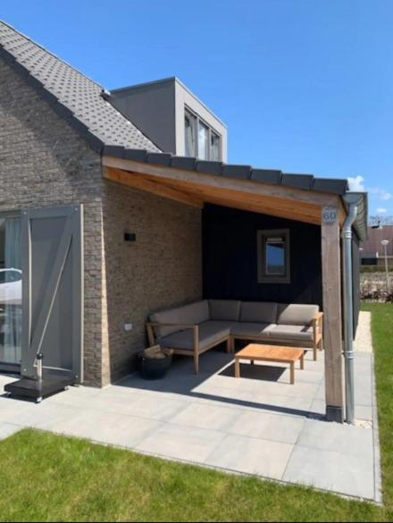 Bungalow 60 op Recreatiepark De Wielen view 4