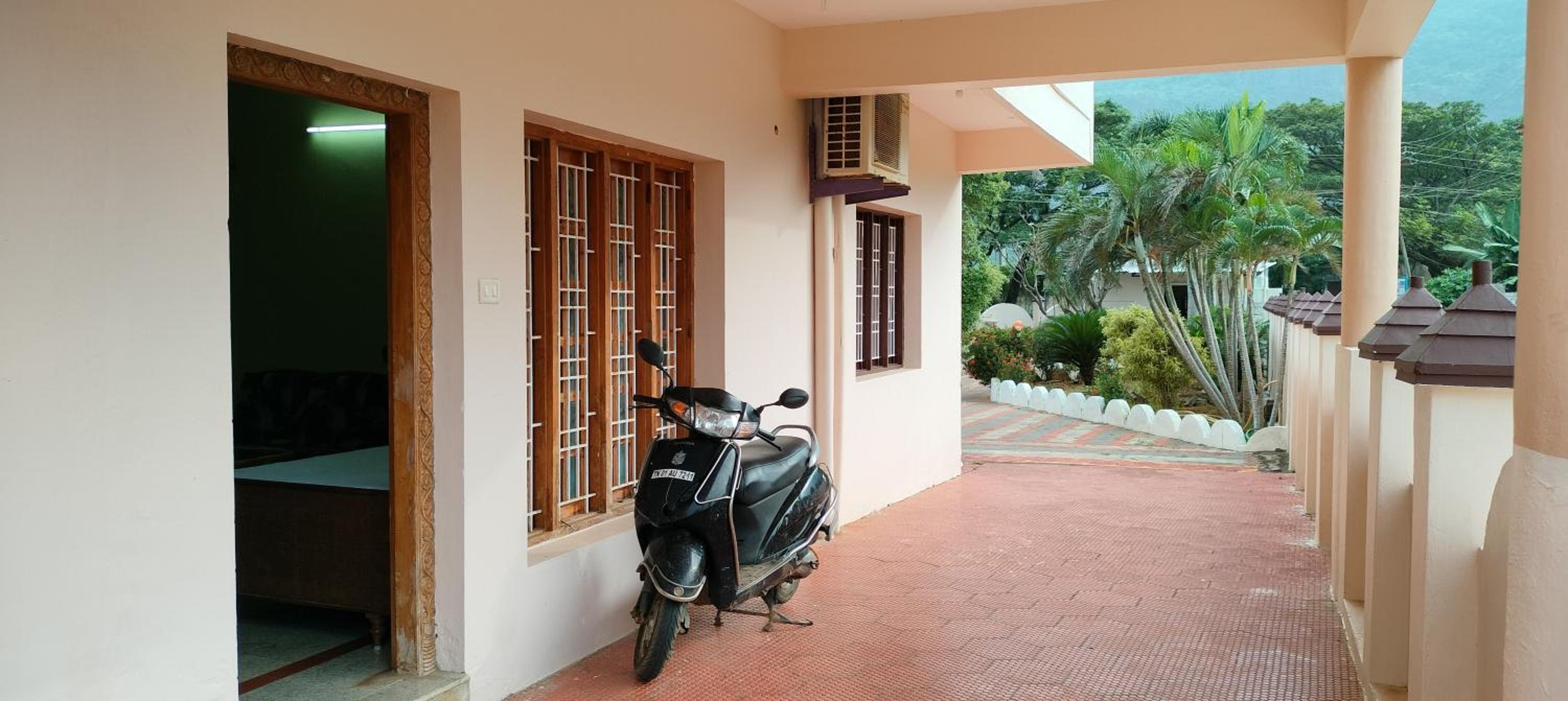 RAJA PALACE RESORT & MiNi Hotel