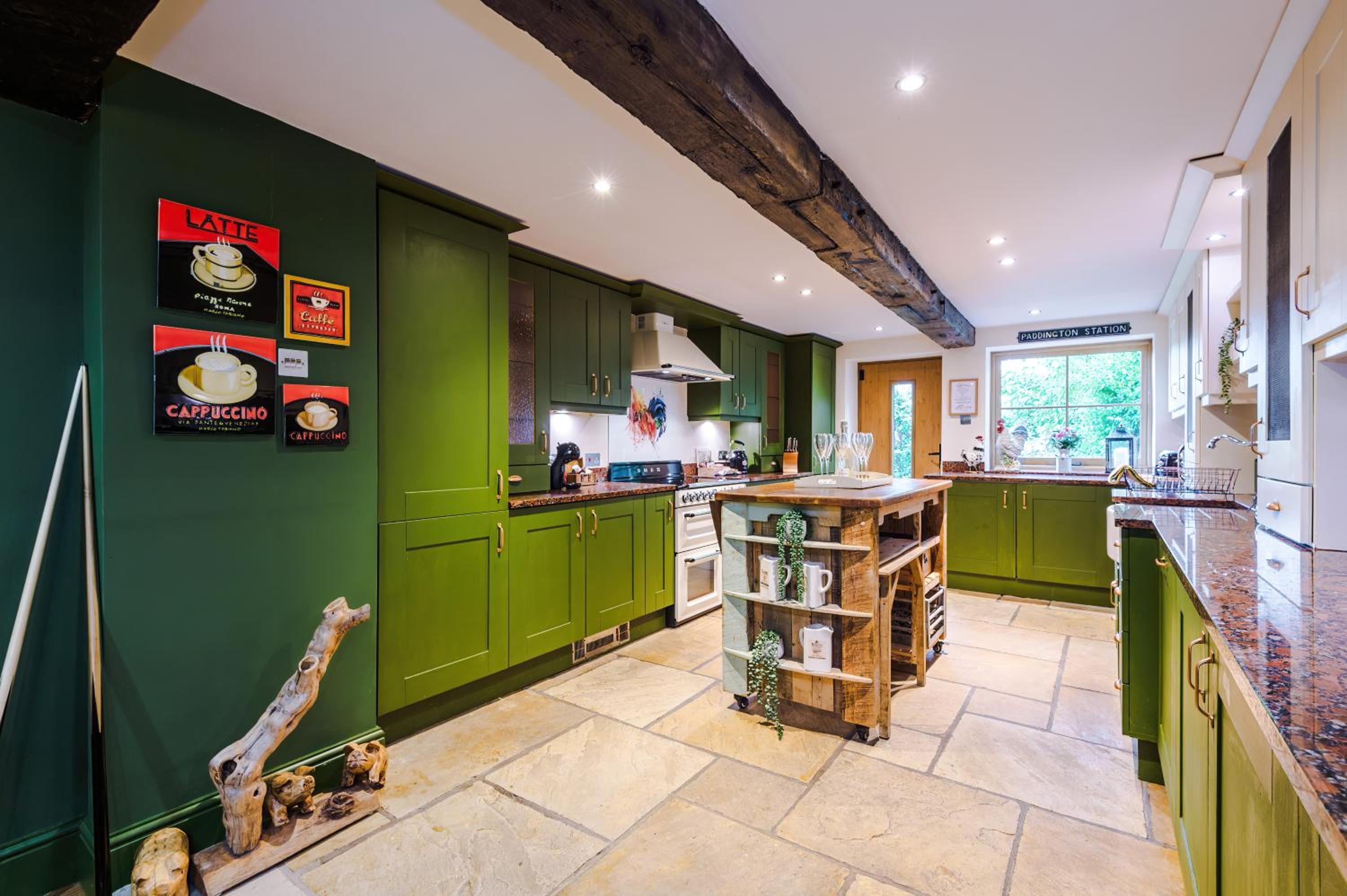 The Barn - Spacious & Luxurious 5 Bedroom - Perfect for Work Teams or Families view 3