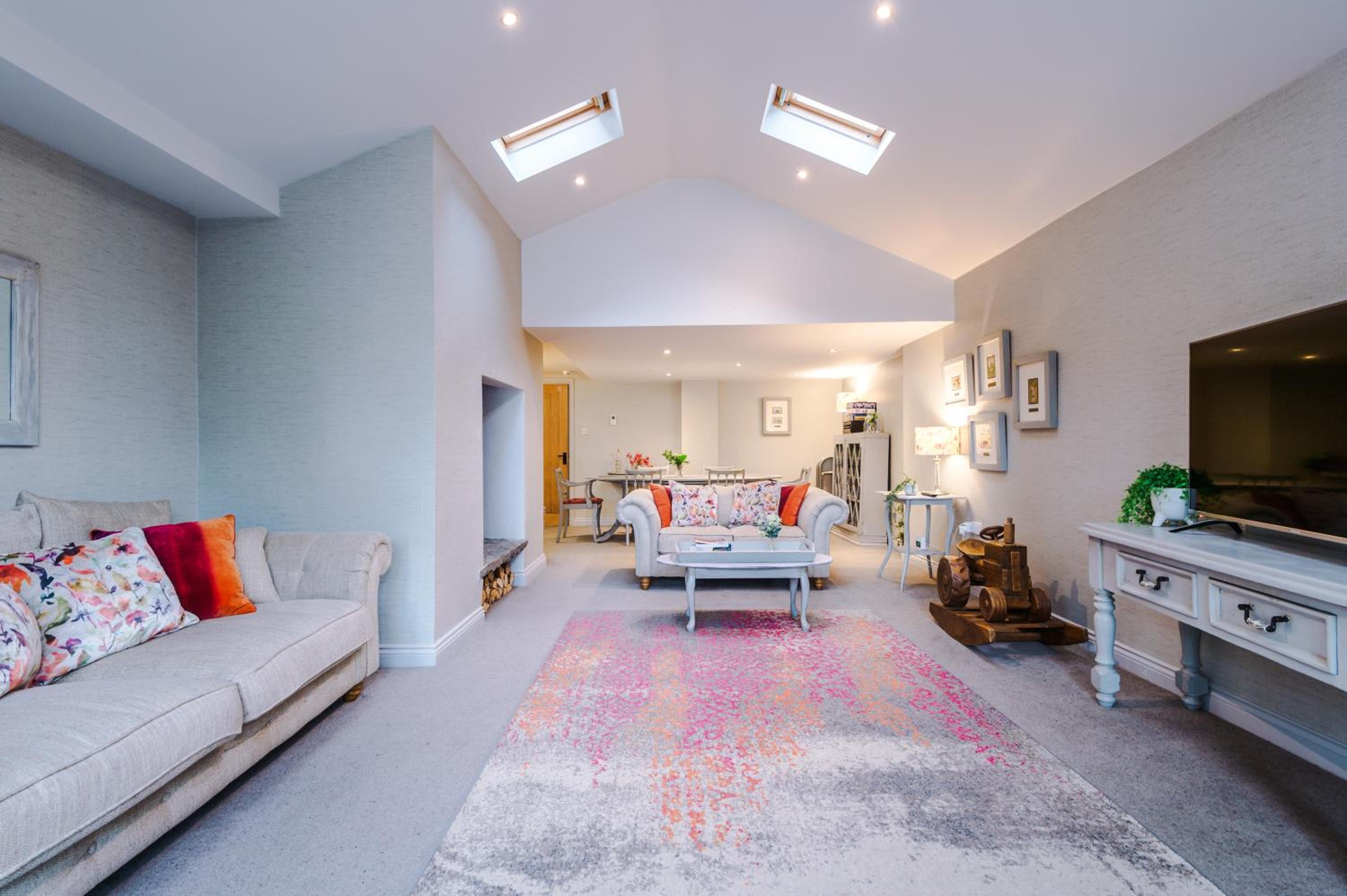 The Barn - Spacious & Luxurious 5 Bedroom - Perfect for Work Teams or Families view 2
