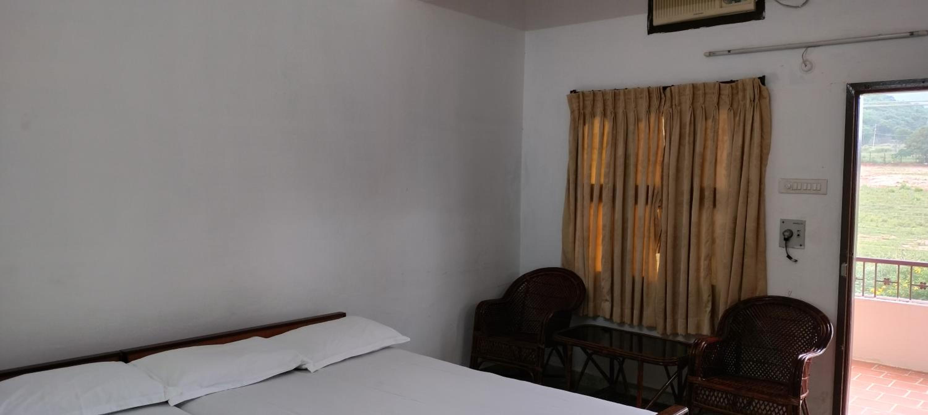 RAJA PALACE RESORT & MiNi Hotel