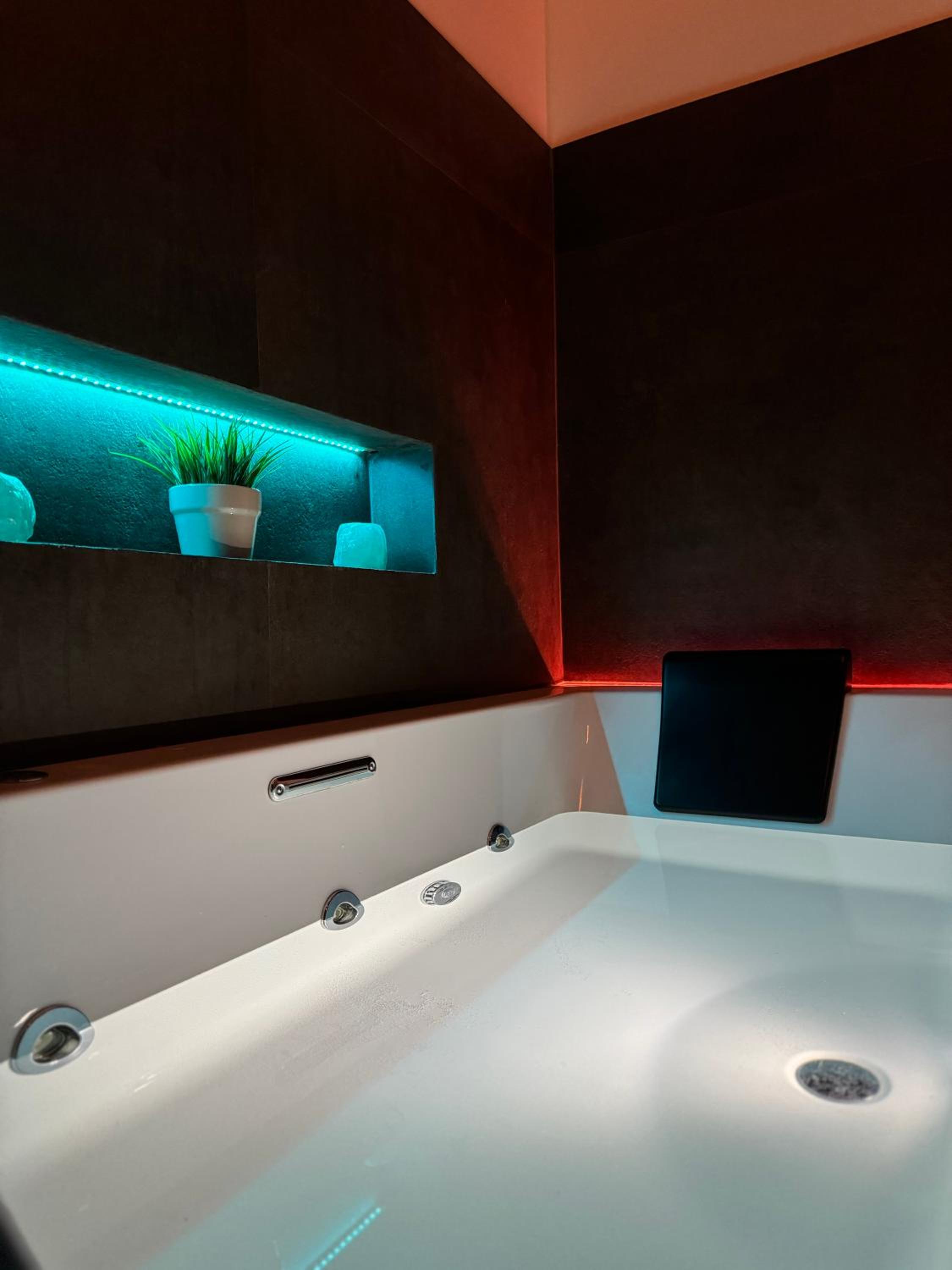 AQUAROOMS Suites view 4