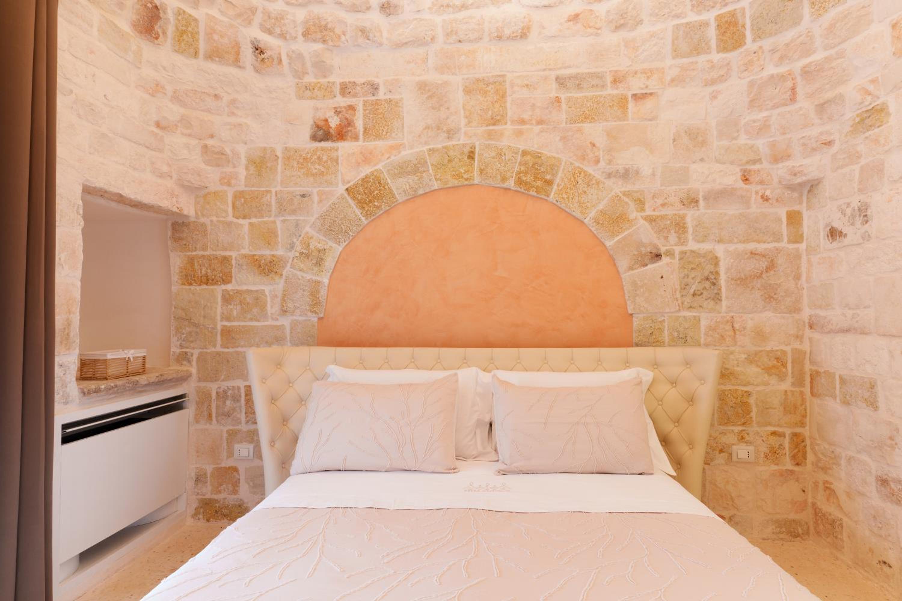Trulli Petrantiqua con piscina