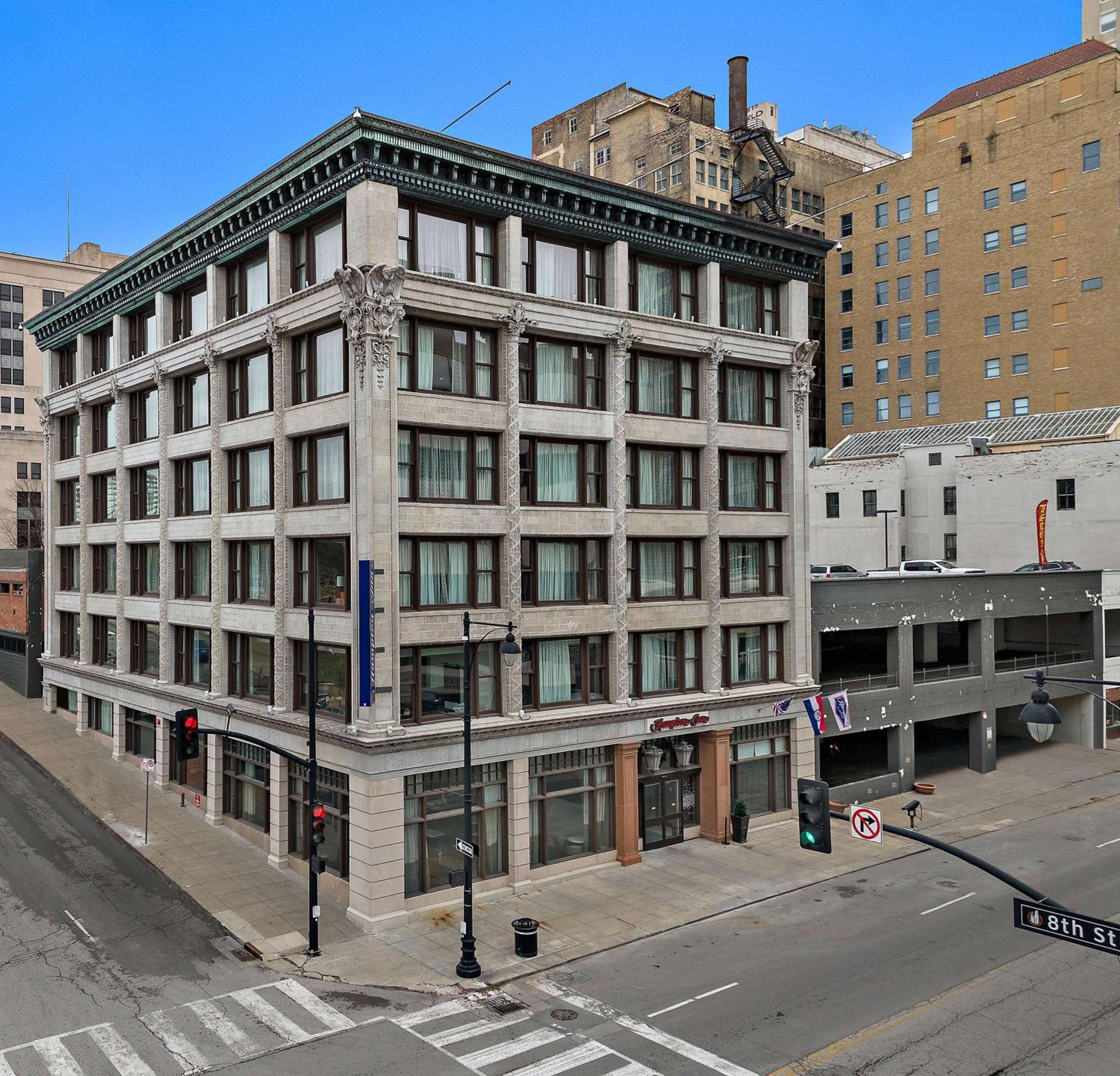 Hotel Hampton Inn Kansas City - Downtown Financial District - Image 1
