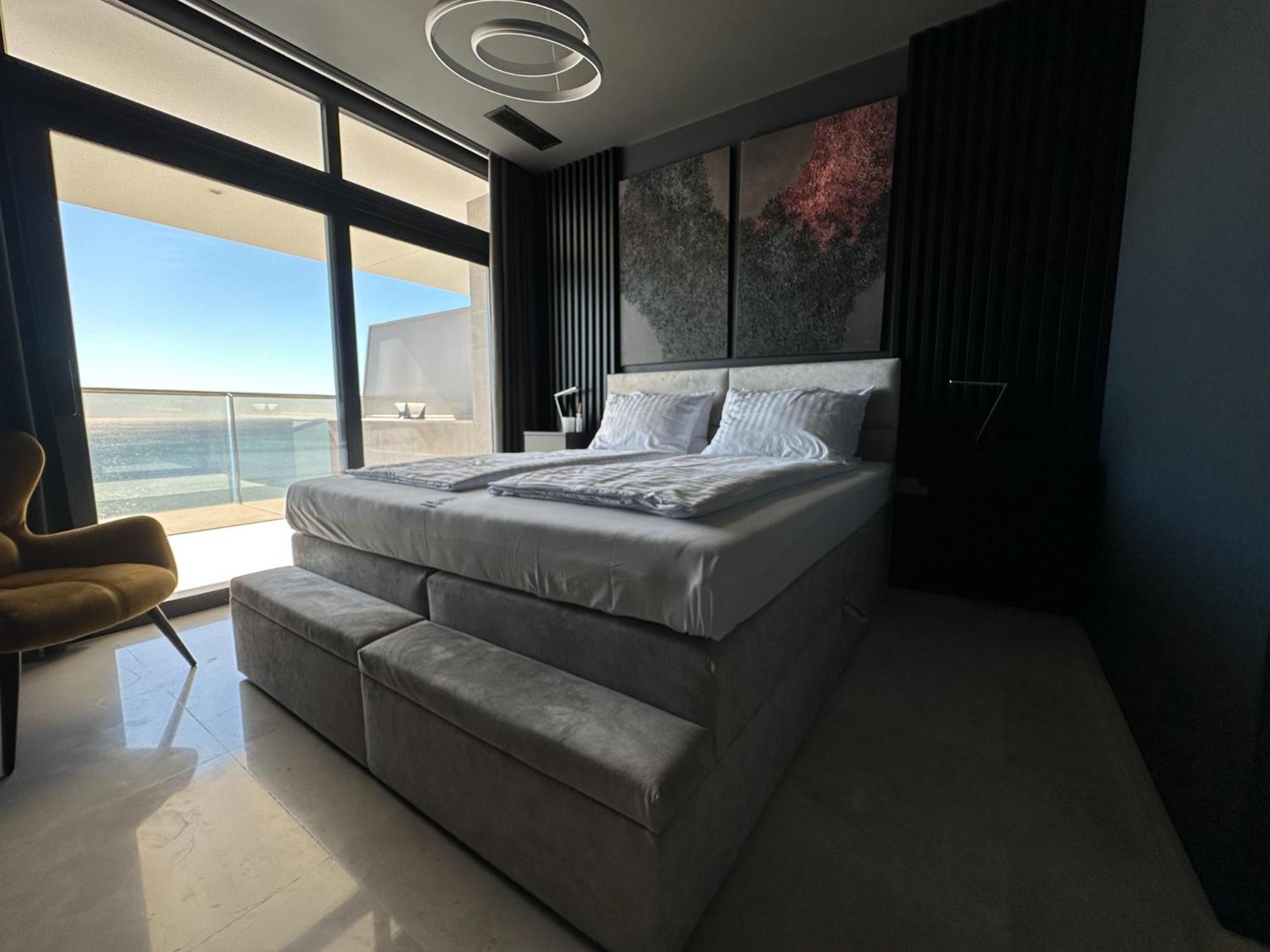 SUNSET CLIFFS VIP APARTMENT