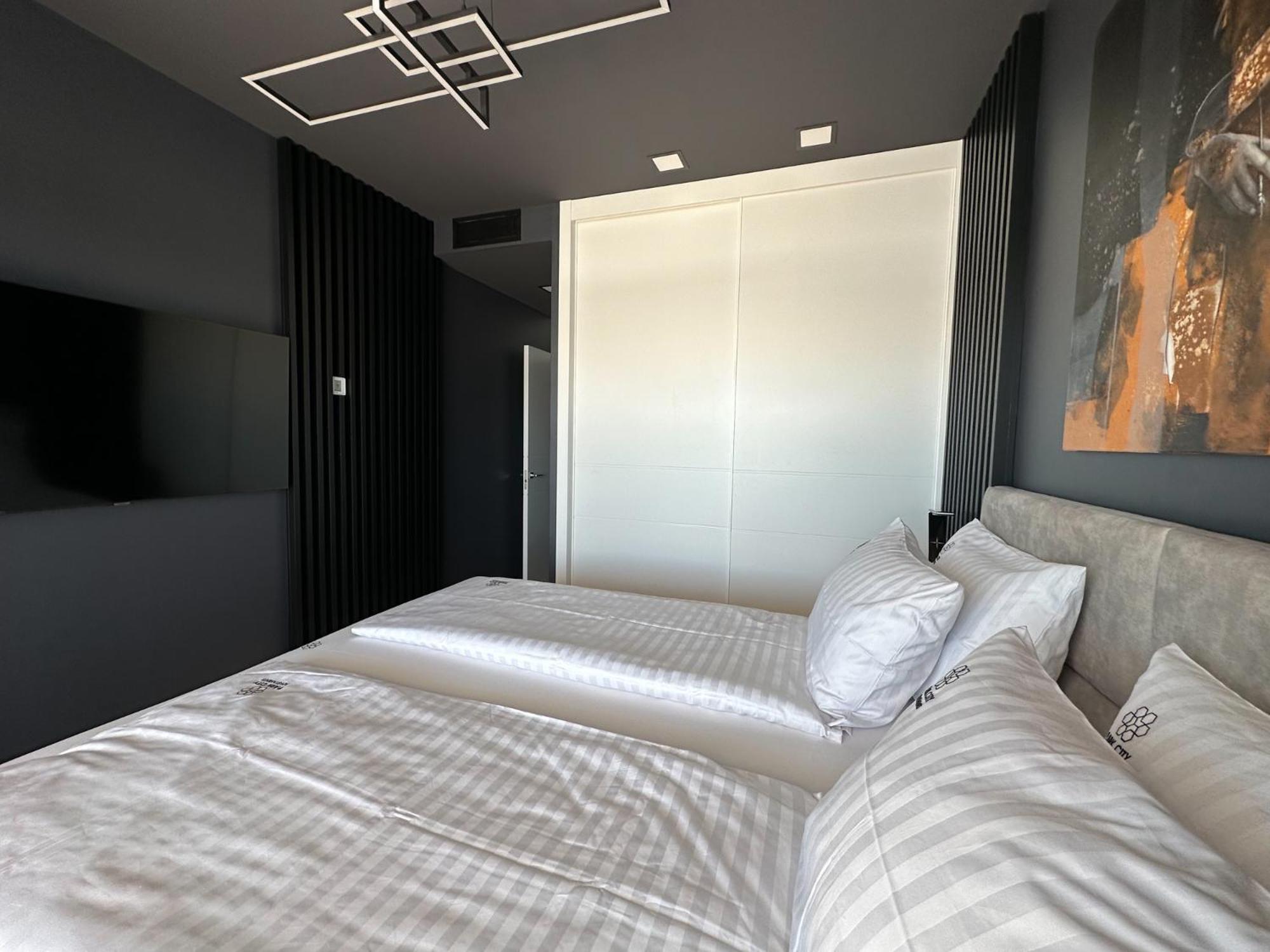 SUNSET CLIFFS VIP APARTMENT