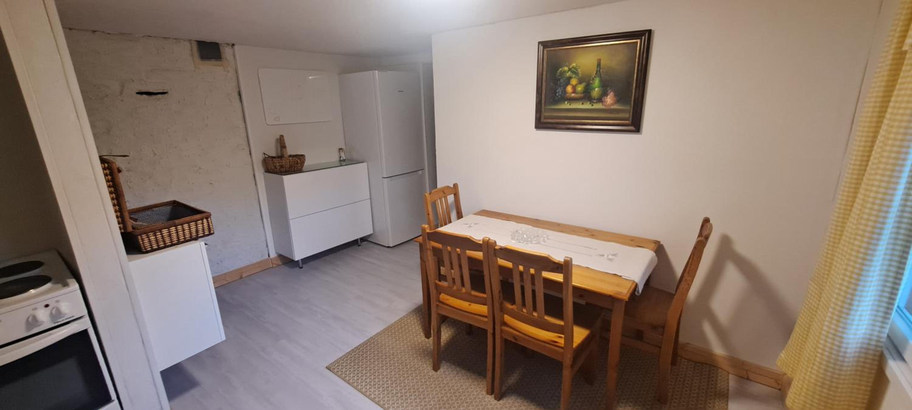 room in a furnished apartment