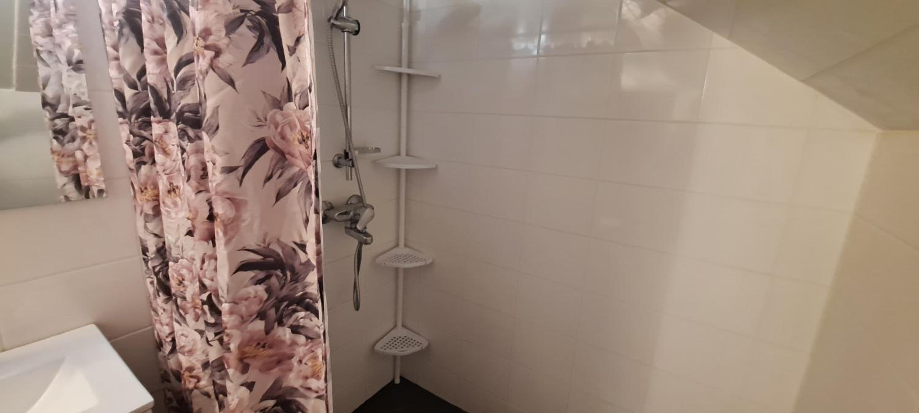 room in a furnished apartment
