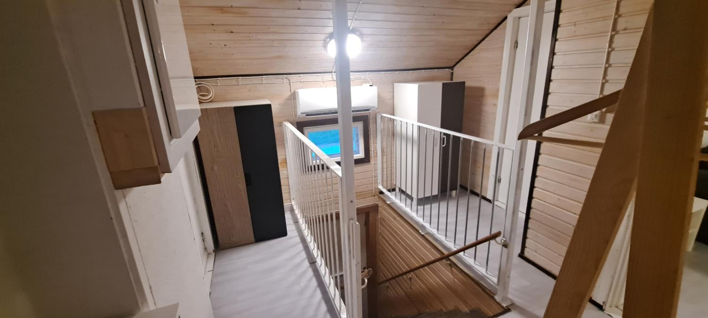 room in a furnished apartment