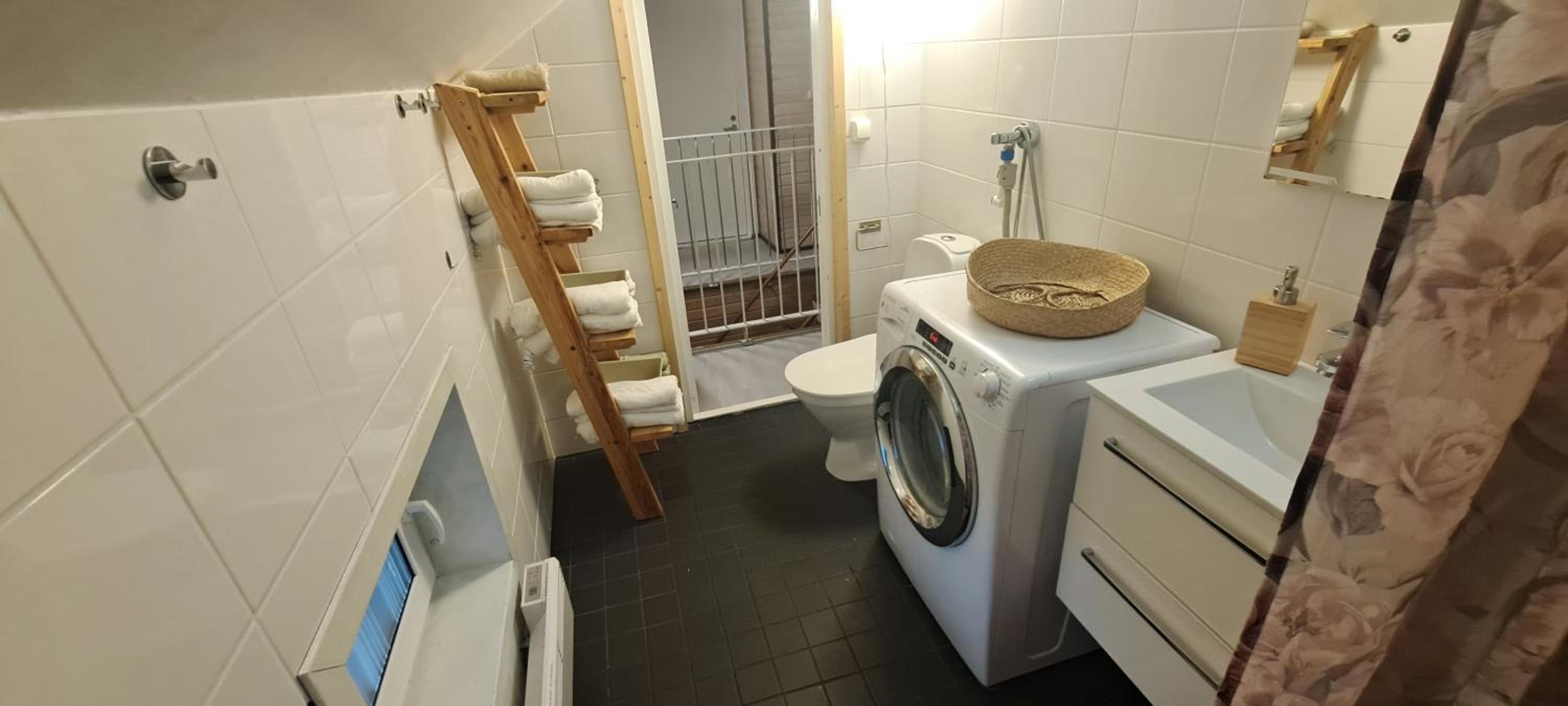 room in a furnished apartment