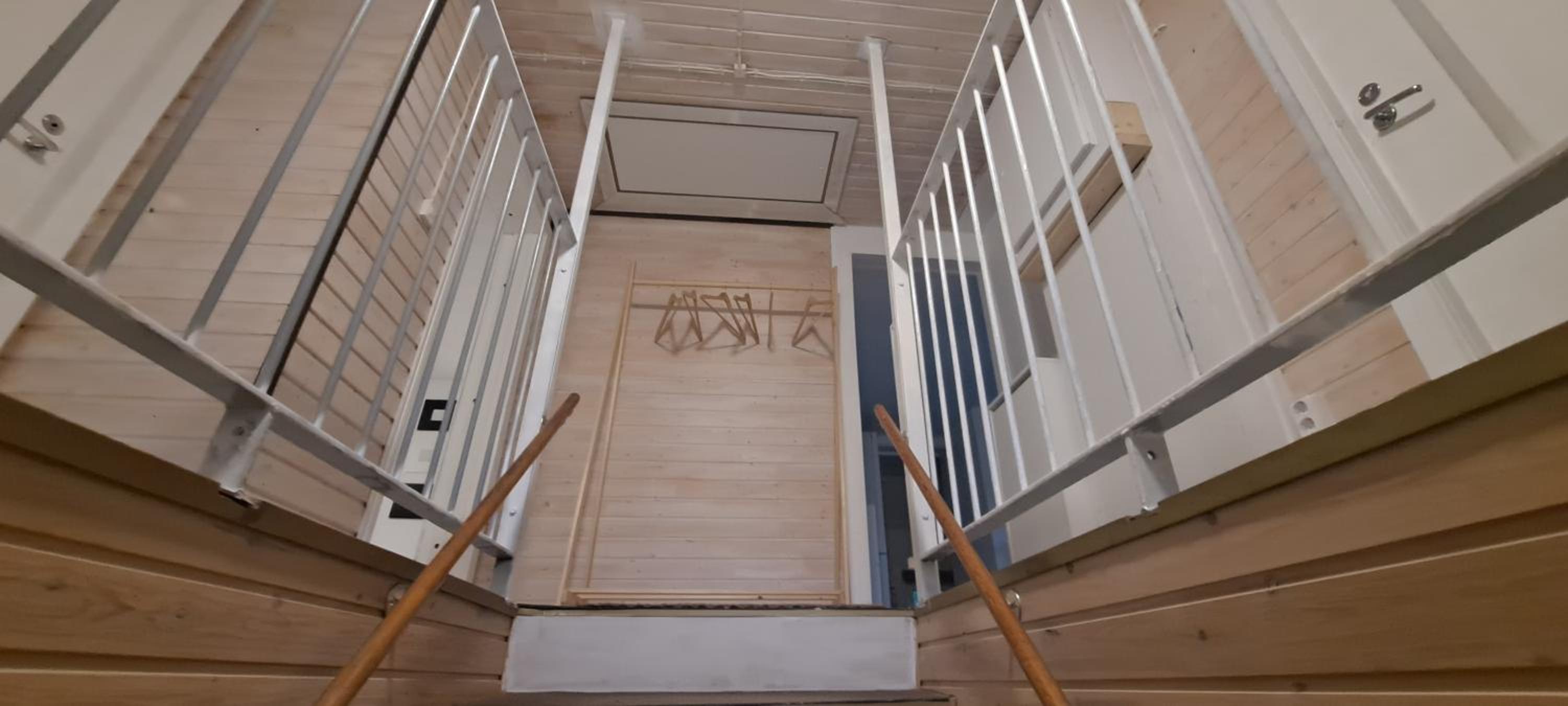 room in a furnished apartment