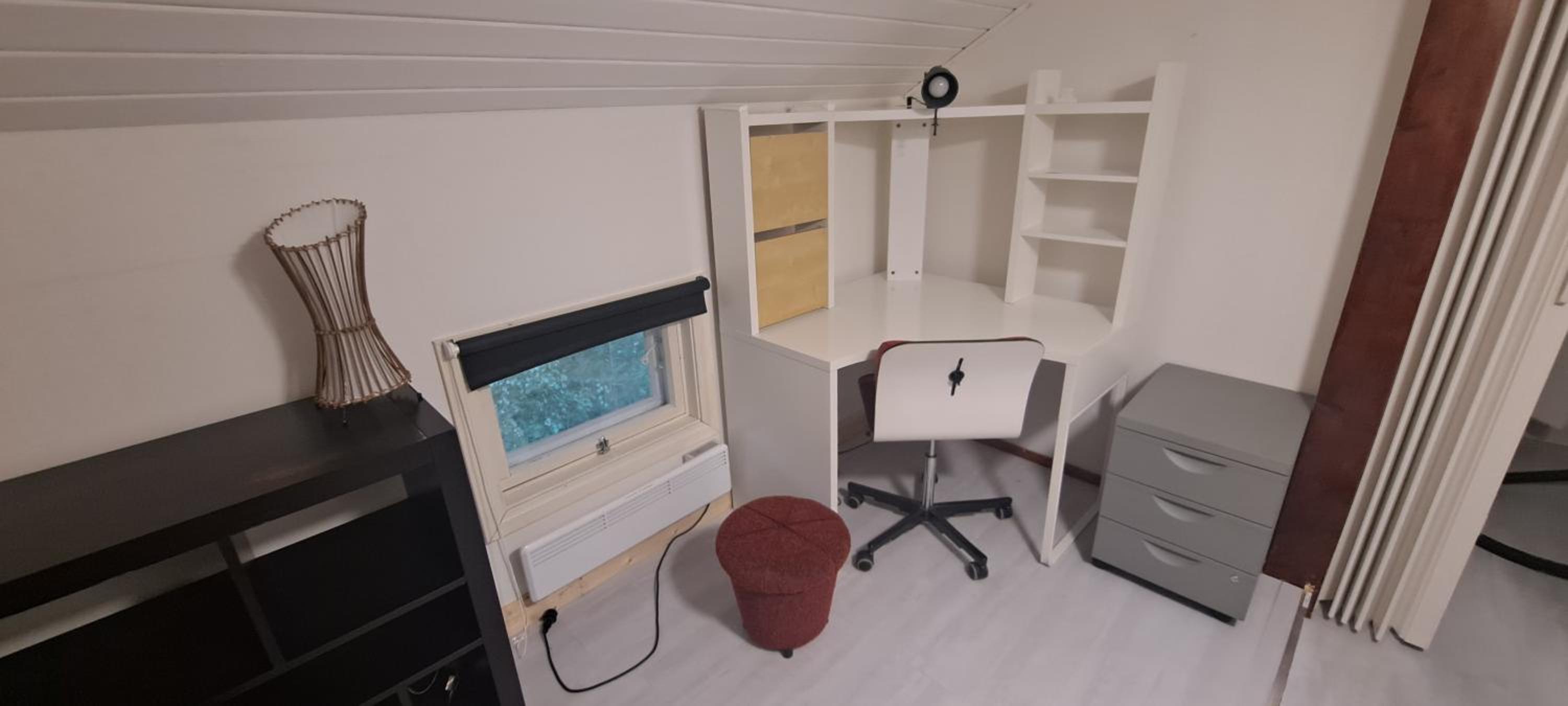 room in a furnished apartment