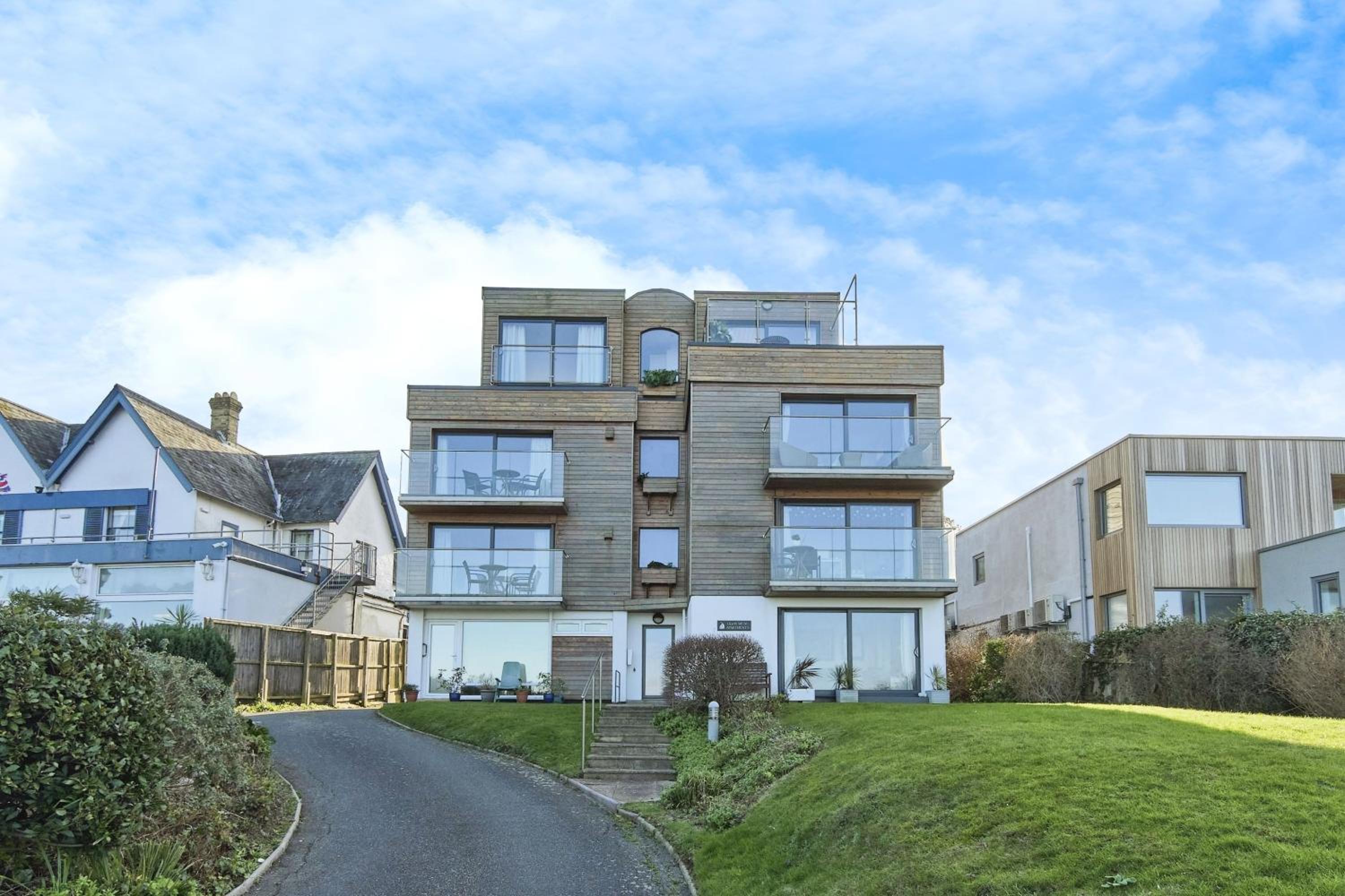Seafront Quay West Apartments view 5