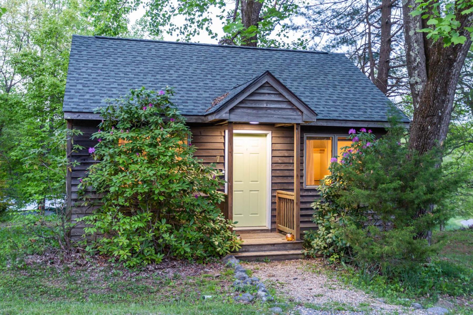 Love Ridge Mountain Lodging view 2