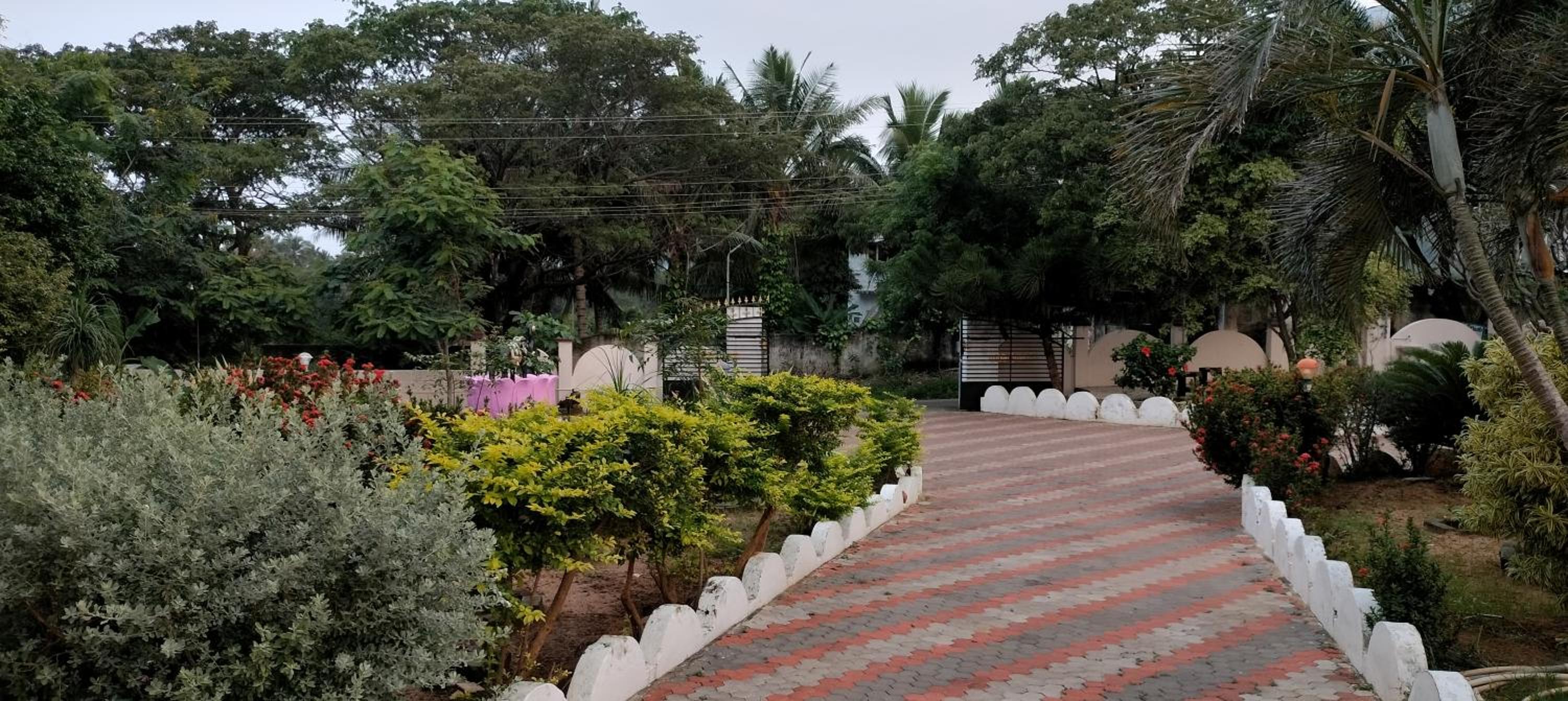 RAJA PALACE RESORT & MiNi Hotel
