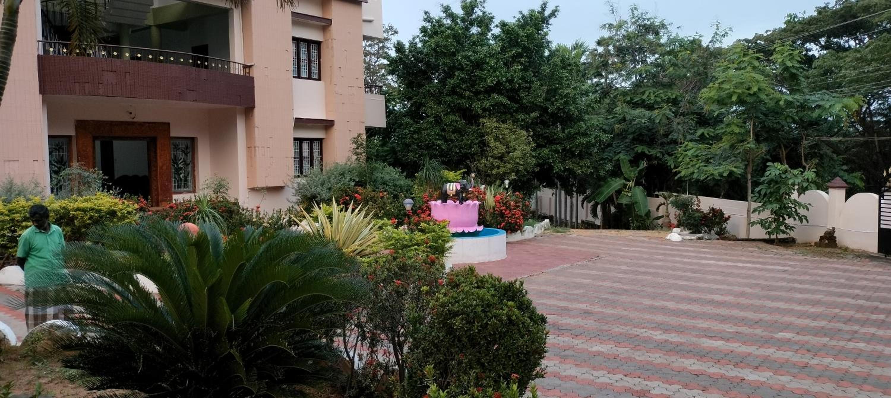 RAJA PALACE RESORT & MiNi Hotel