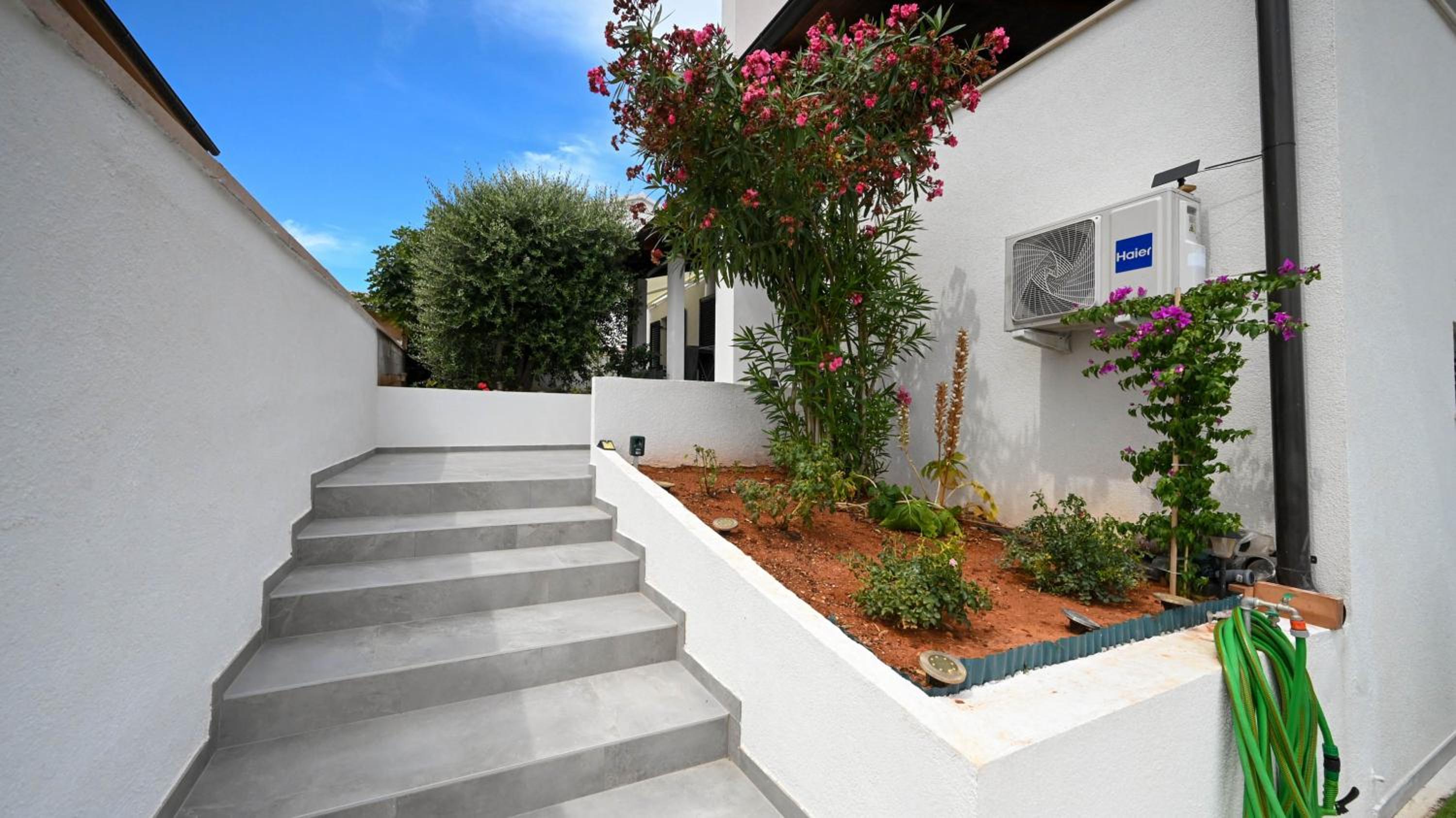 Casa Mira Apartments