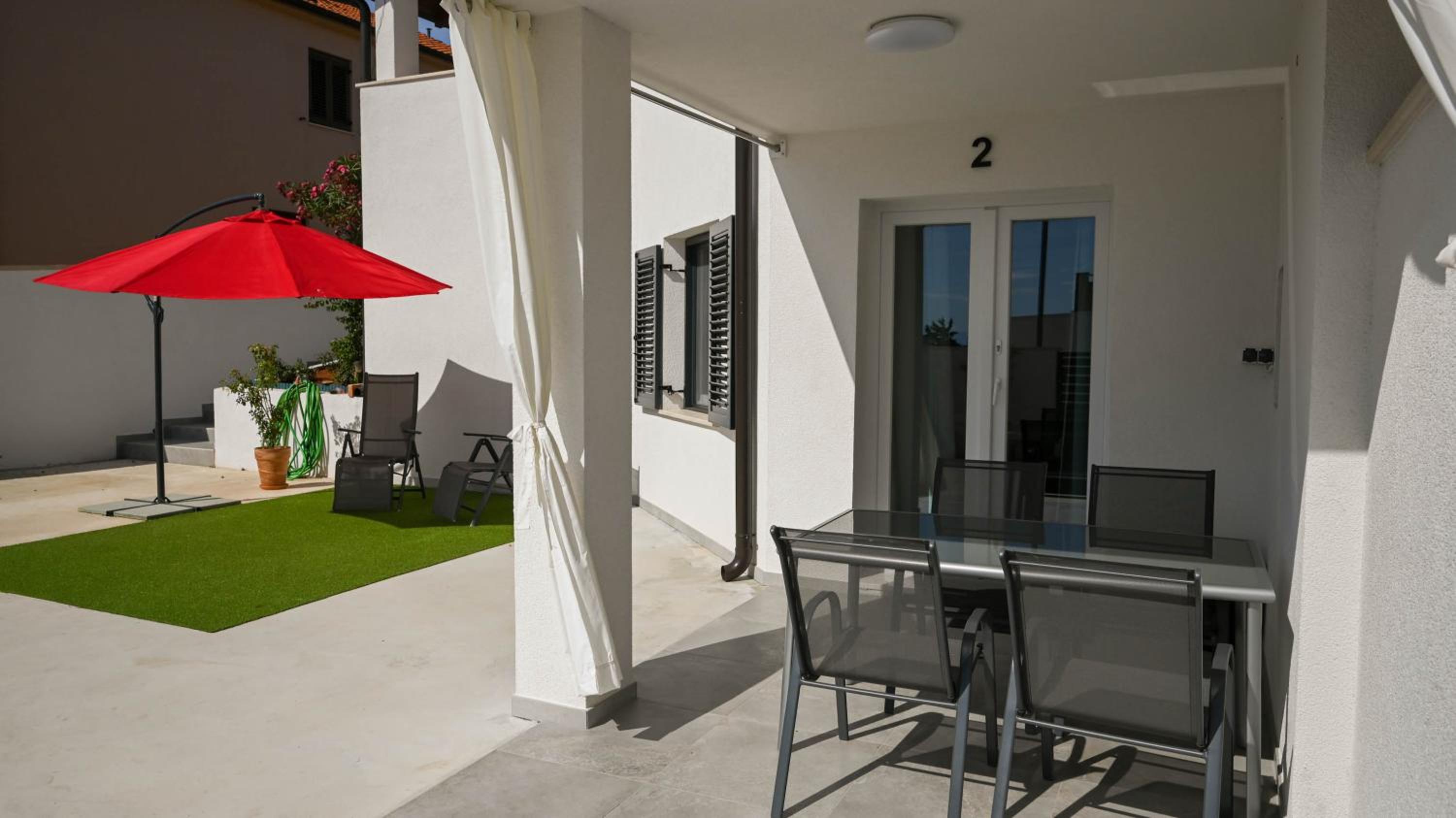 Casa Mira Apartments