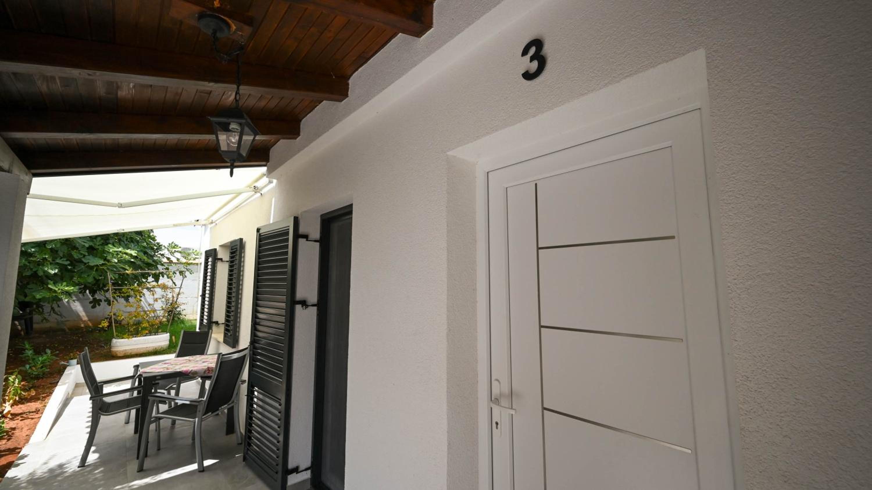Casa Mira Apartments