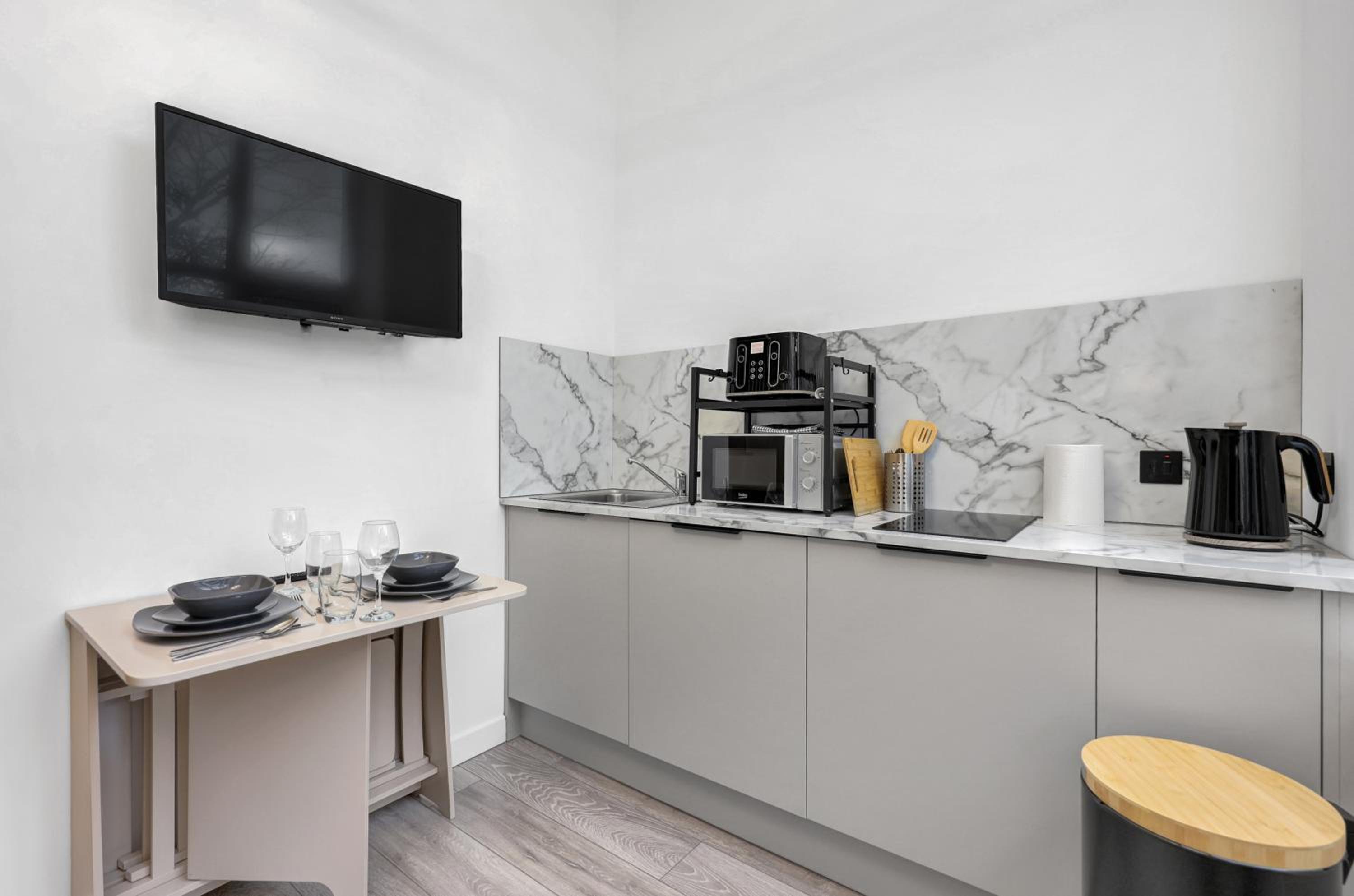 Hilldrop Apartments Short Term Rental & Flexible Renting Islington with Free WiFi, Parking & Garden