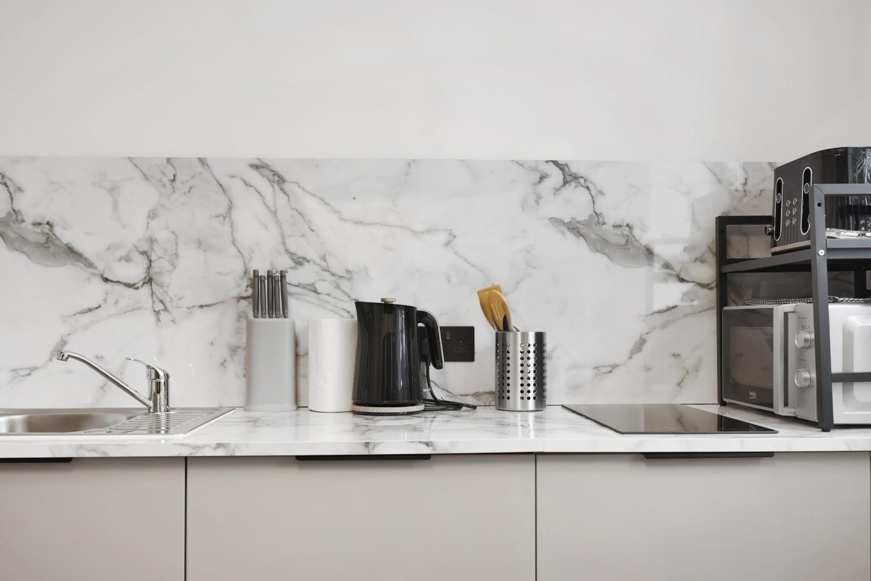Hilldrop Apartments Short Term Rental & Flexible Renting Islington with Free WiFi, Parking & Garden