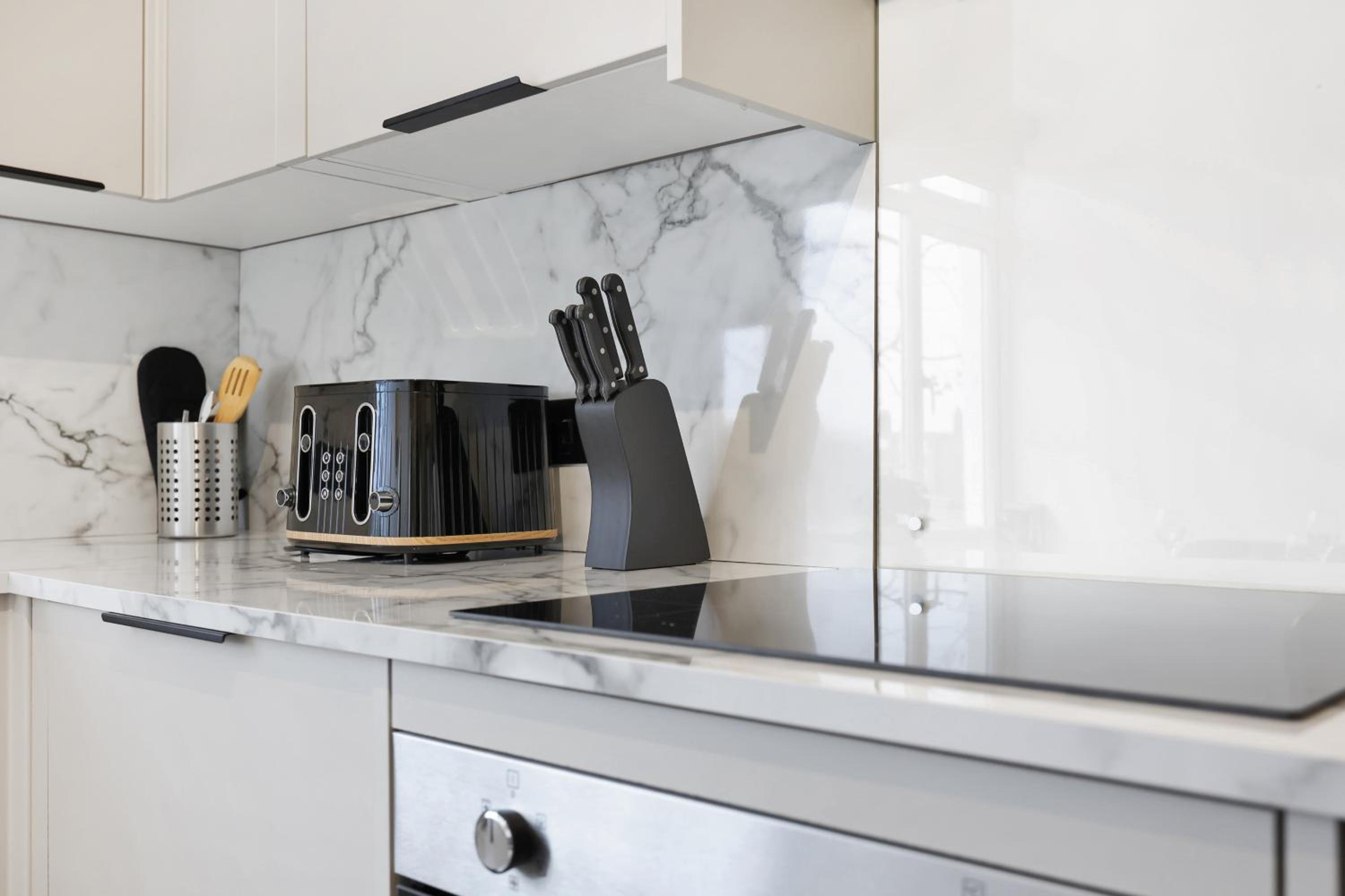 Hilldrop Apartments Short Term Rental & Flexible Renting Islington with Free WiFi, Parking & Garden