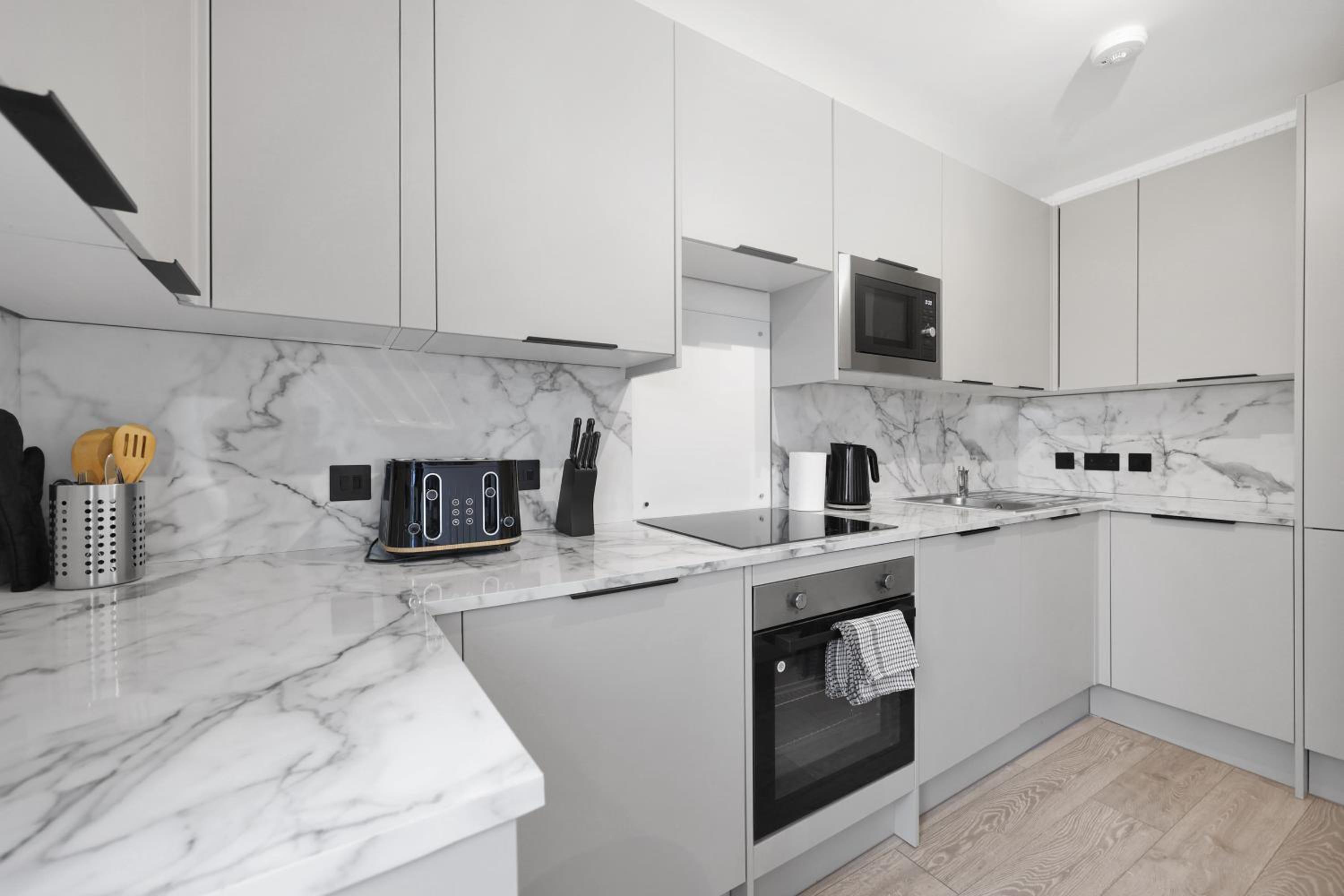 Hilldrop Apartments Short Term Rental & Flexible Renting Islington with Free WiFi, Parking & Garden