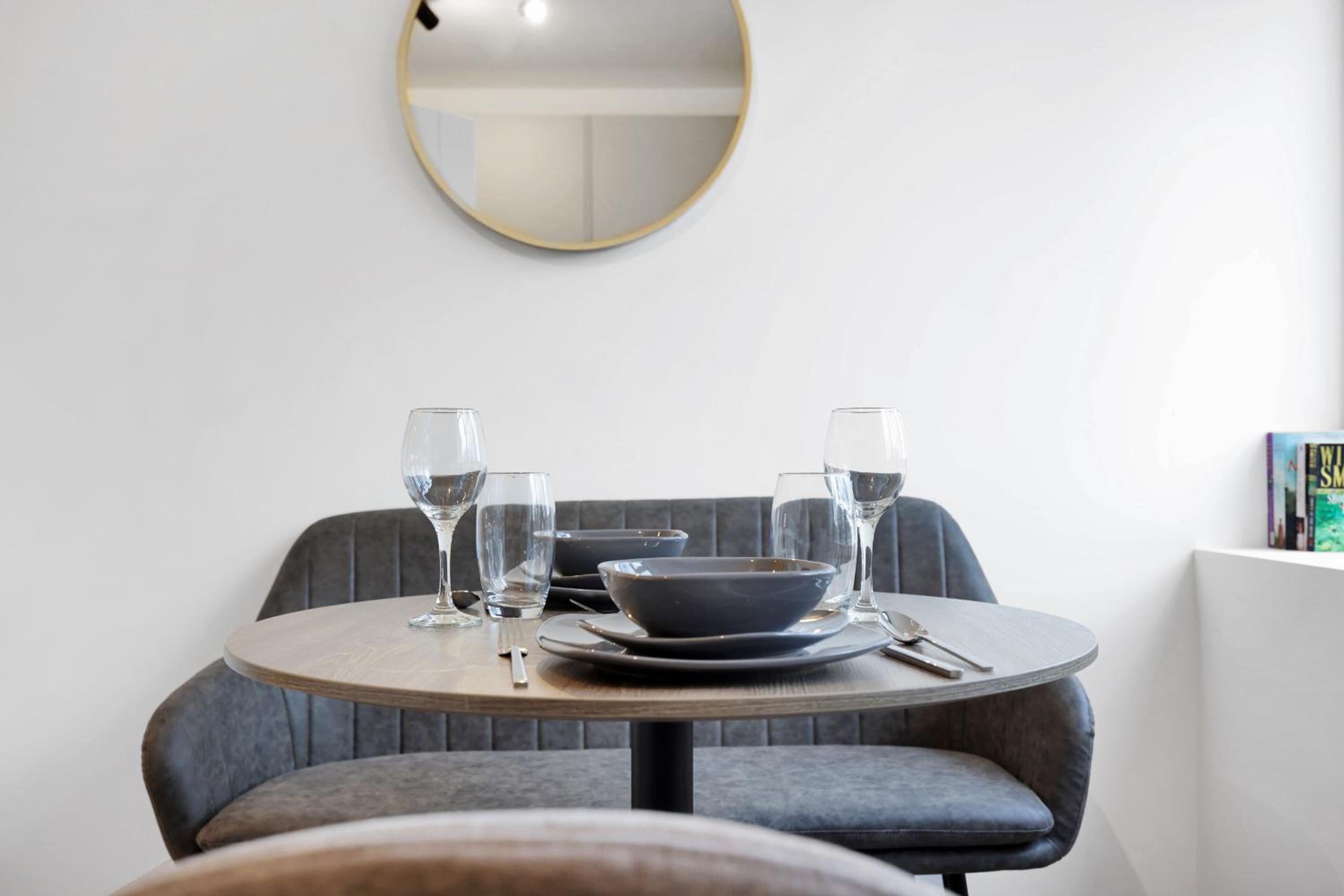 Hilldrop Apartments Short Term Rental & Flexible Renting Islington with Free WiFi, Parking & Garden