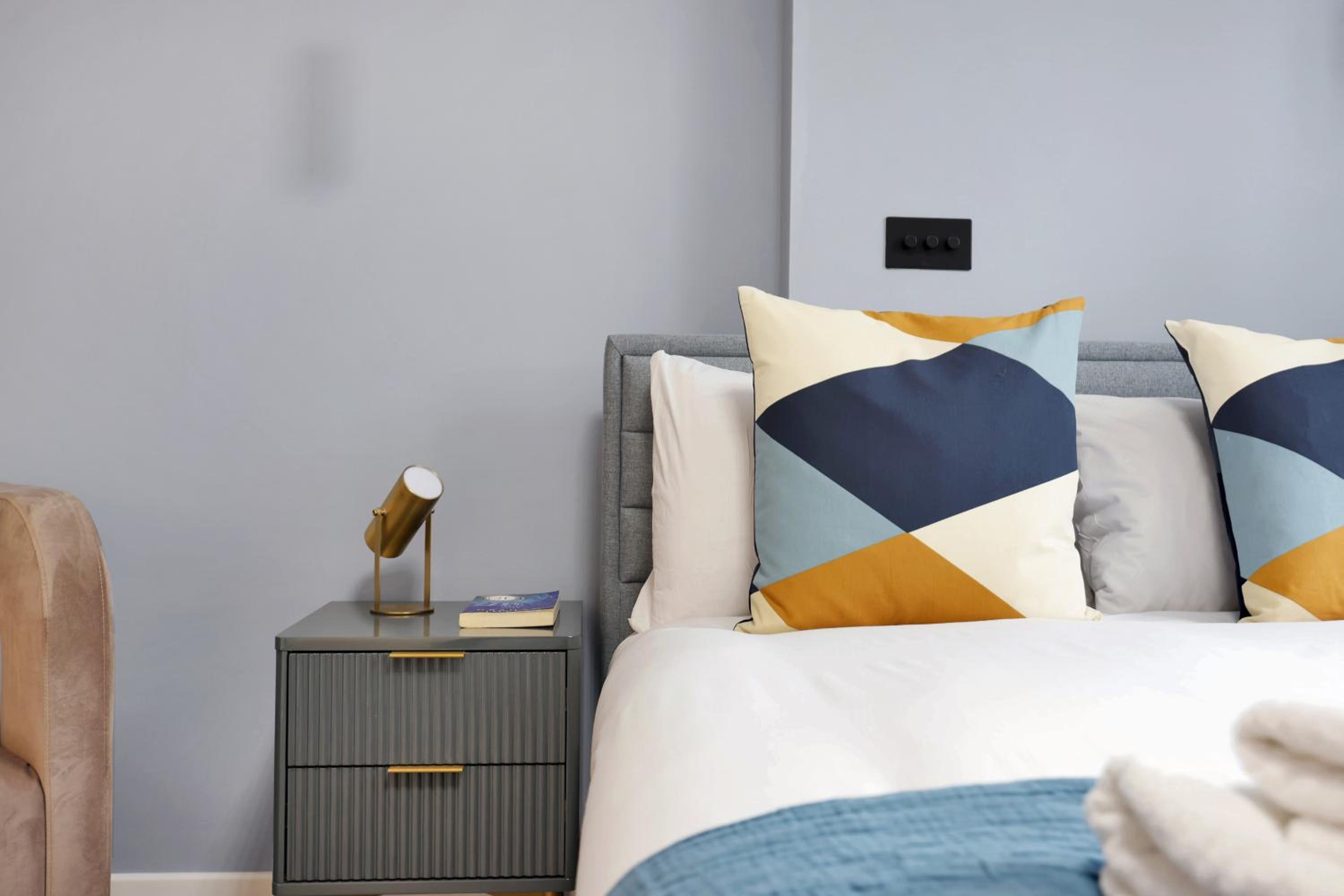 Hilldrop Apartments Short Term Rental & Flexible Renting Islington with Free WiFi, Parking & Garden