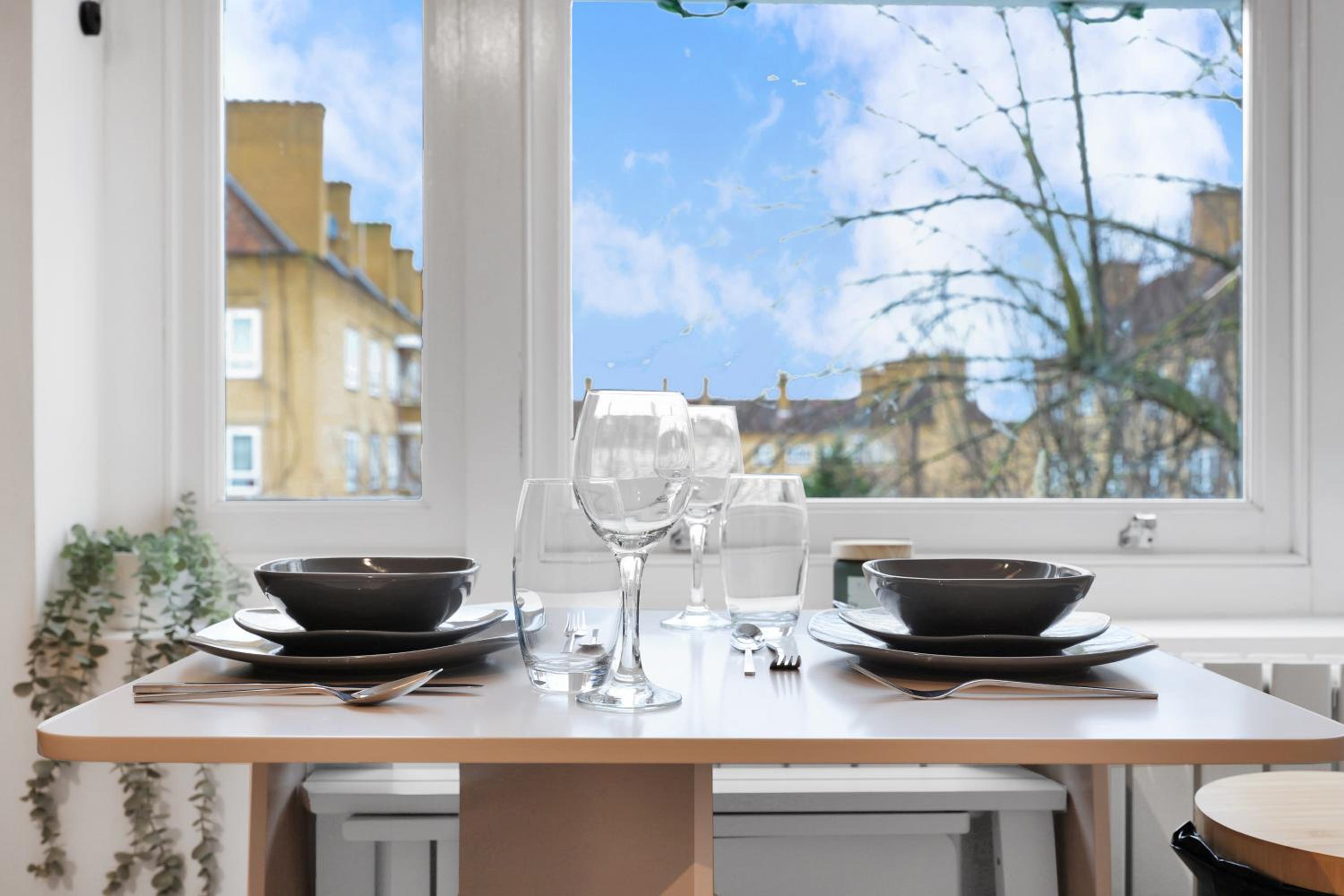 Hilldrop Apartments Short Term Rental & Flexible Renting Islington with Free WiFi, Parking & Garden