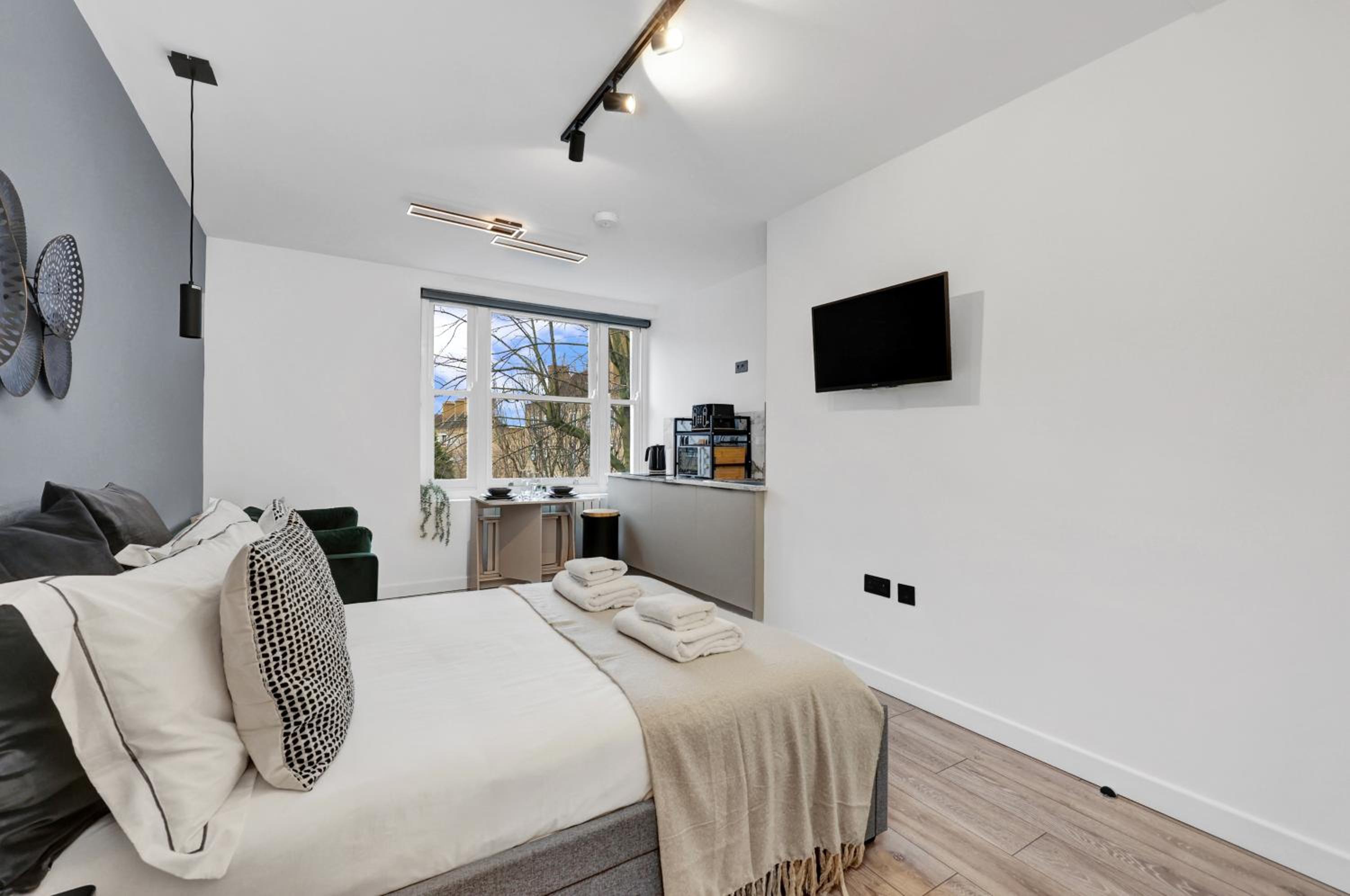Hilldrop Apartments Short Term Rental & Flexible Renting Islington with Free WiFi, Parking & Garden