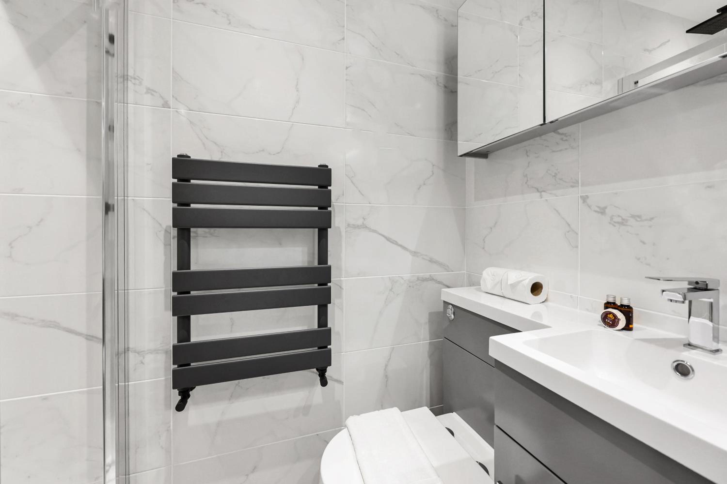 Hilldrop Apartments Short Term Rental & Flexible Renting Islington with Free WiFi, Parking & Garden