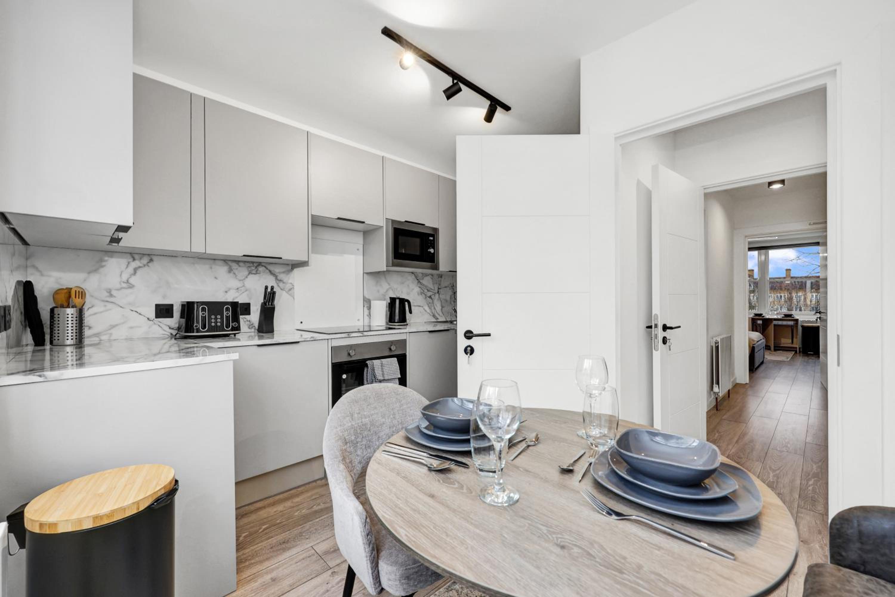 Hilldrop Apartments Short Term Rental & Flexible Renting Islington with Free WiFi, Parking & Garden