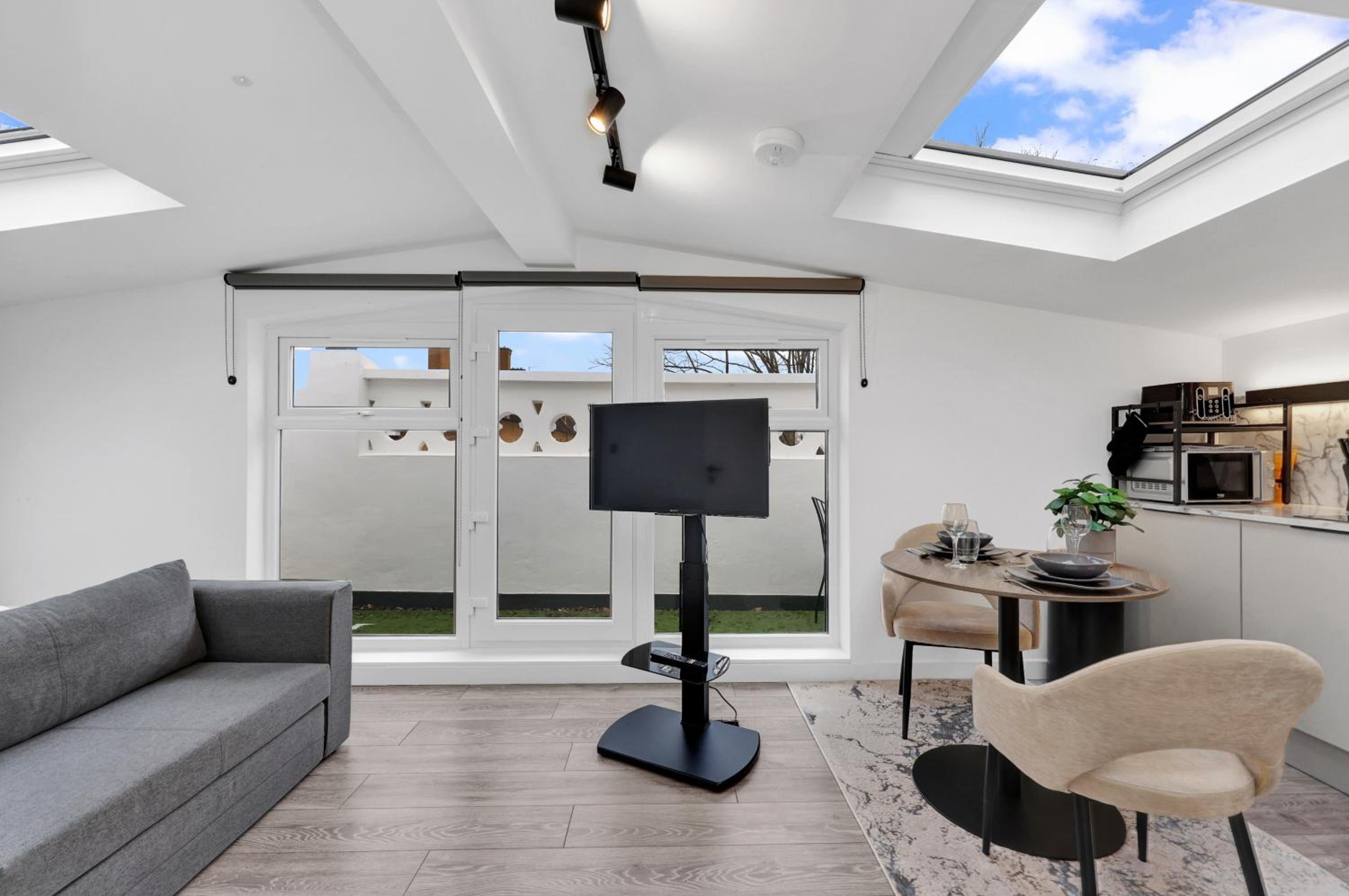 Hilldrop Apartments Short Term Rental & Flexible Renting Islington with Free WiFi, Parking & Garden