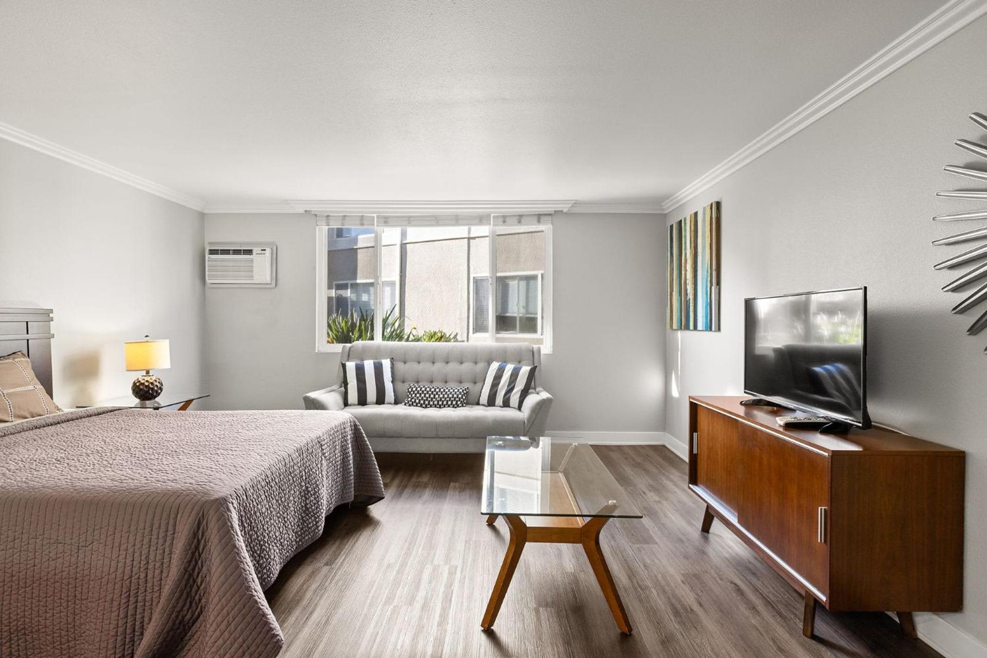 Burbank Vacations - Modern and Stylish Studio at 1200 Riverside in Burbank - Property Image 7