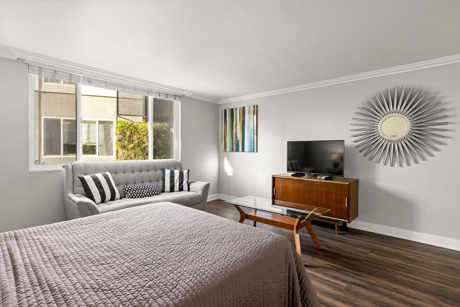 Burbank Vacations - Modern and Stylish Studio at 1200 Riverside in Burbank - Property Image 14