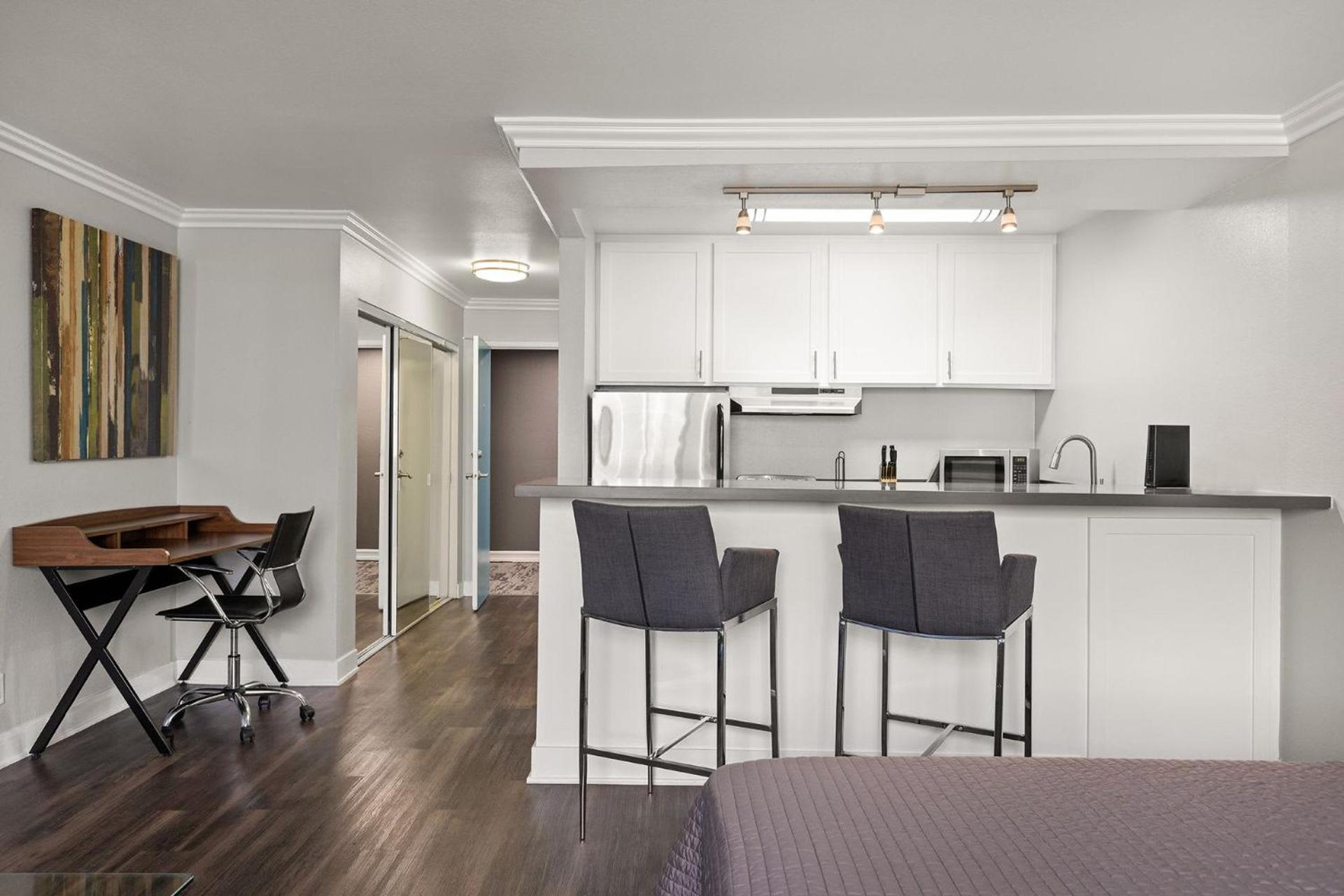 Burbank Vacations - Modern and Stylish Studio at 1200 Riverside in Burbank - Property Image 6